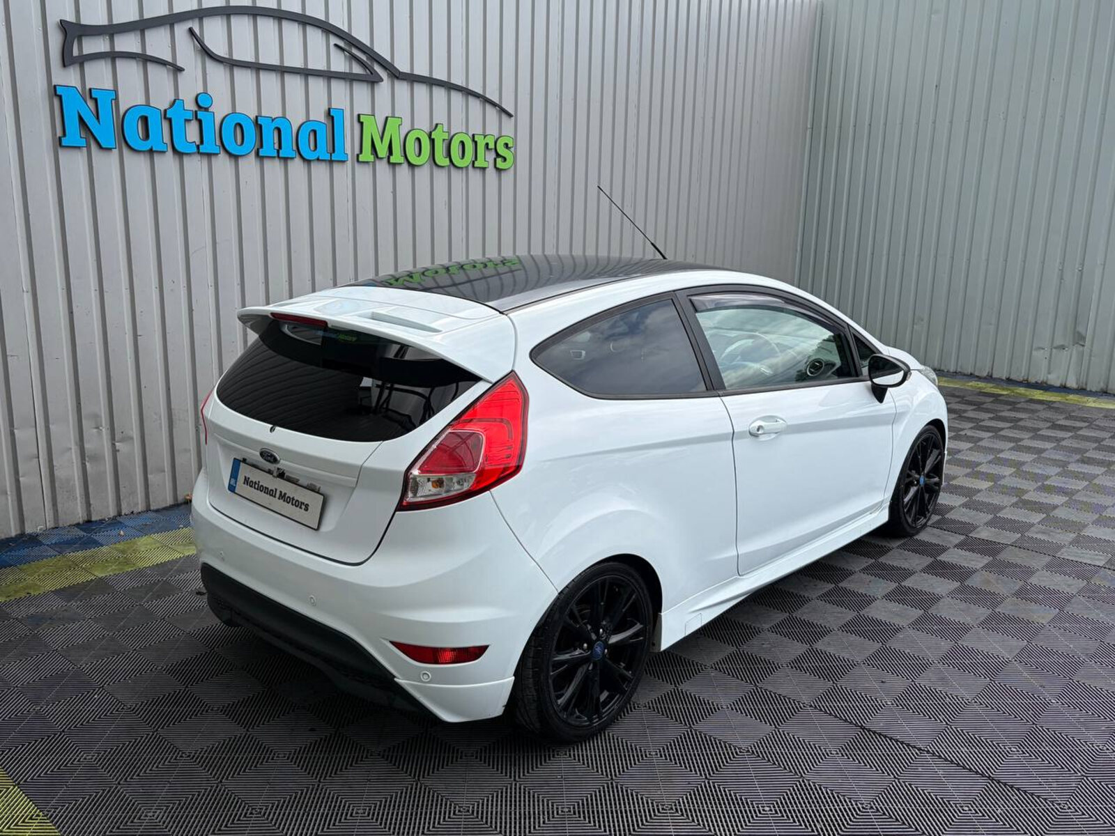 2015 Ford Fiesta 1.0 PETROL - Image 3