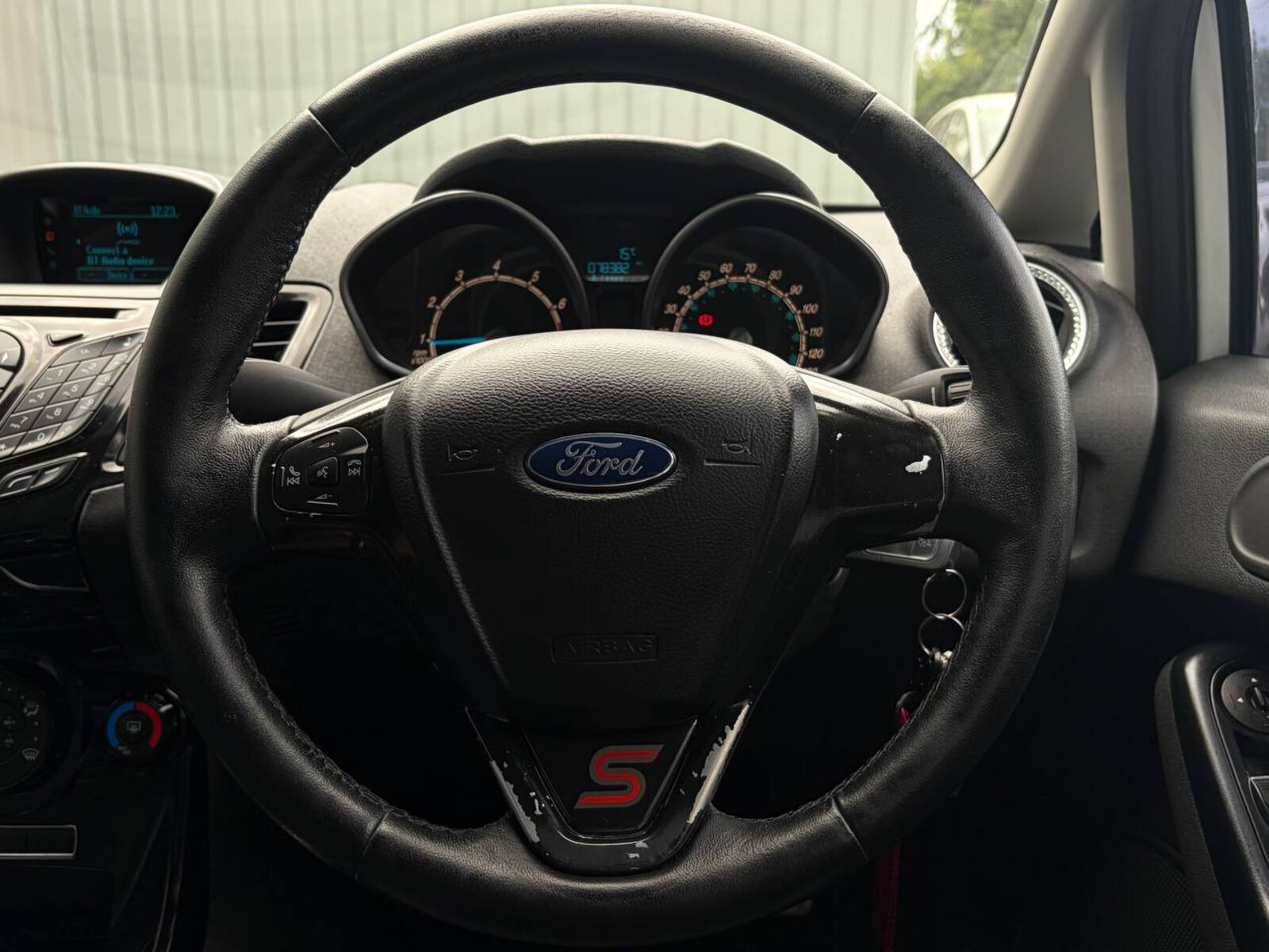 2015 Ford Fiesta 1.0 PETROL - Image 17