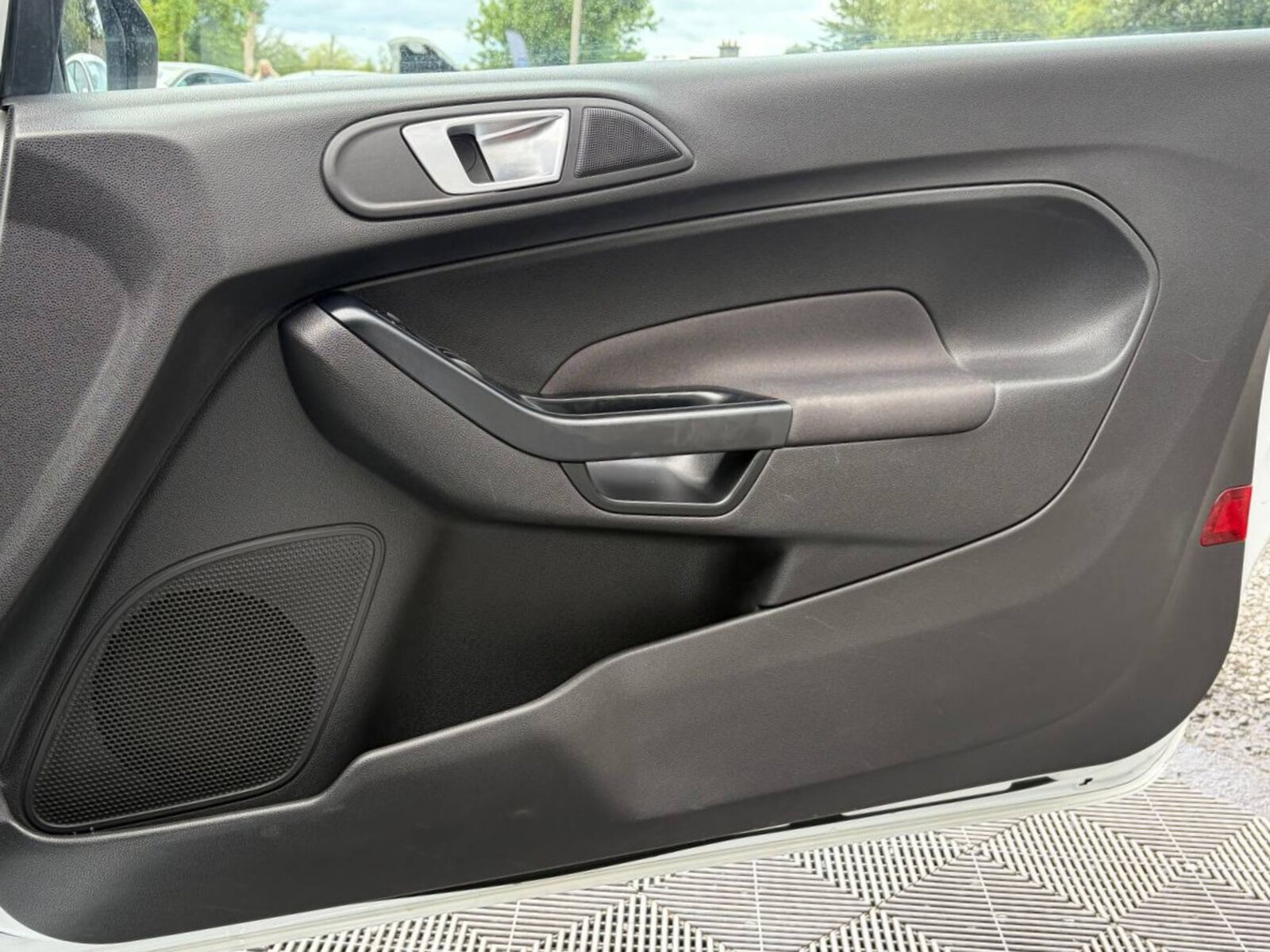 2015 Ford Fiesta 1.0 PETROL - Image 19