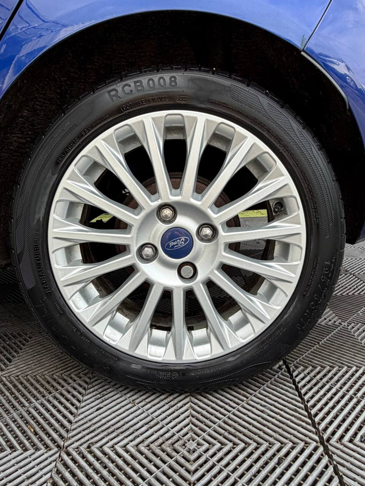 2015 Ford Fiesta TITANIUM 1.0 PETROL - Image 9