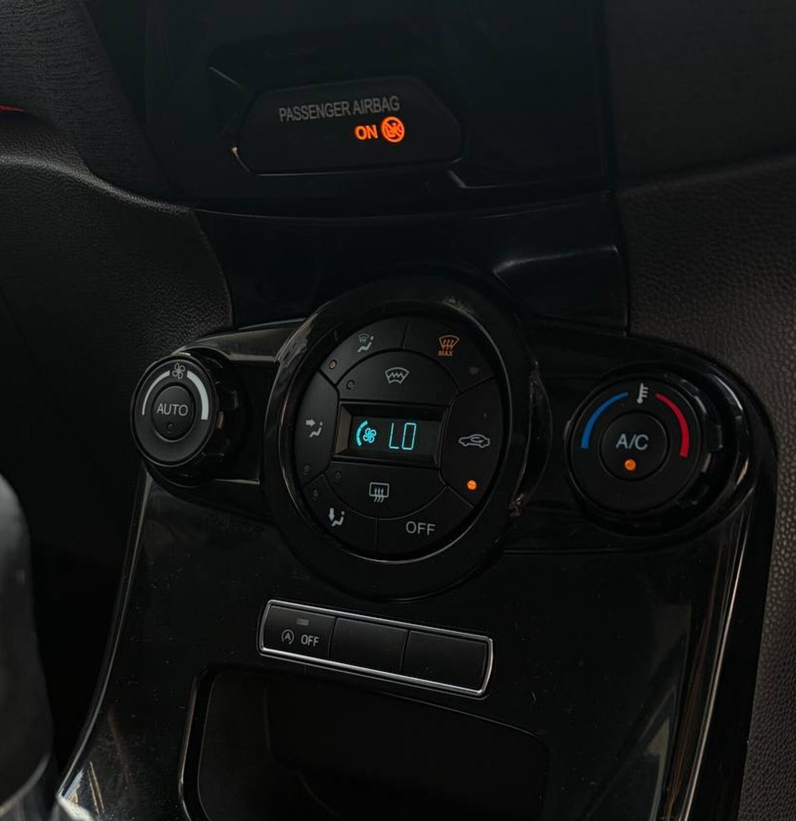 2015 Ford Fiesta TITANIUM 1.0 PETROL - Image 15