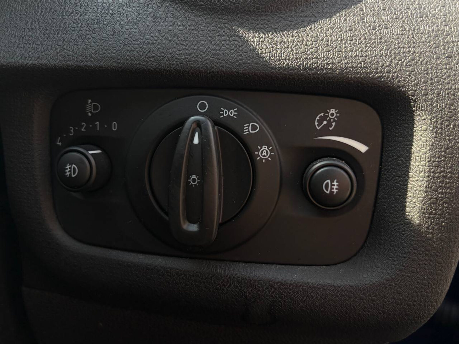 2015 Ford Fiesta TITANIUM 1.0 PETROL - Image 18