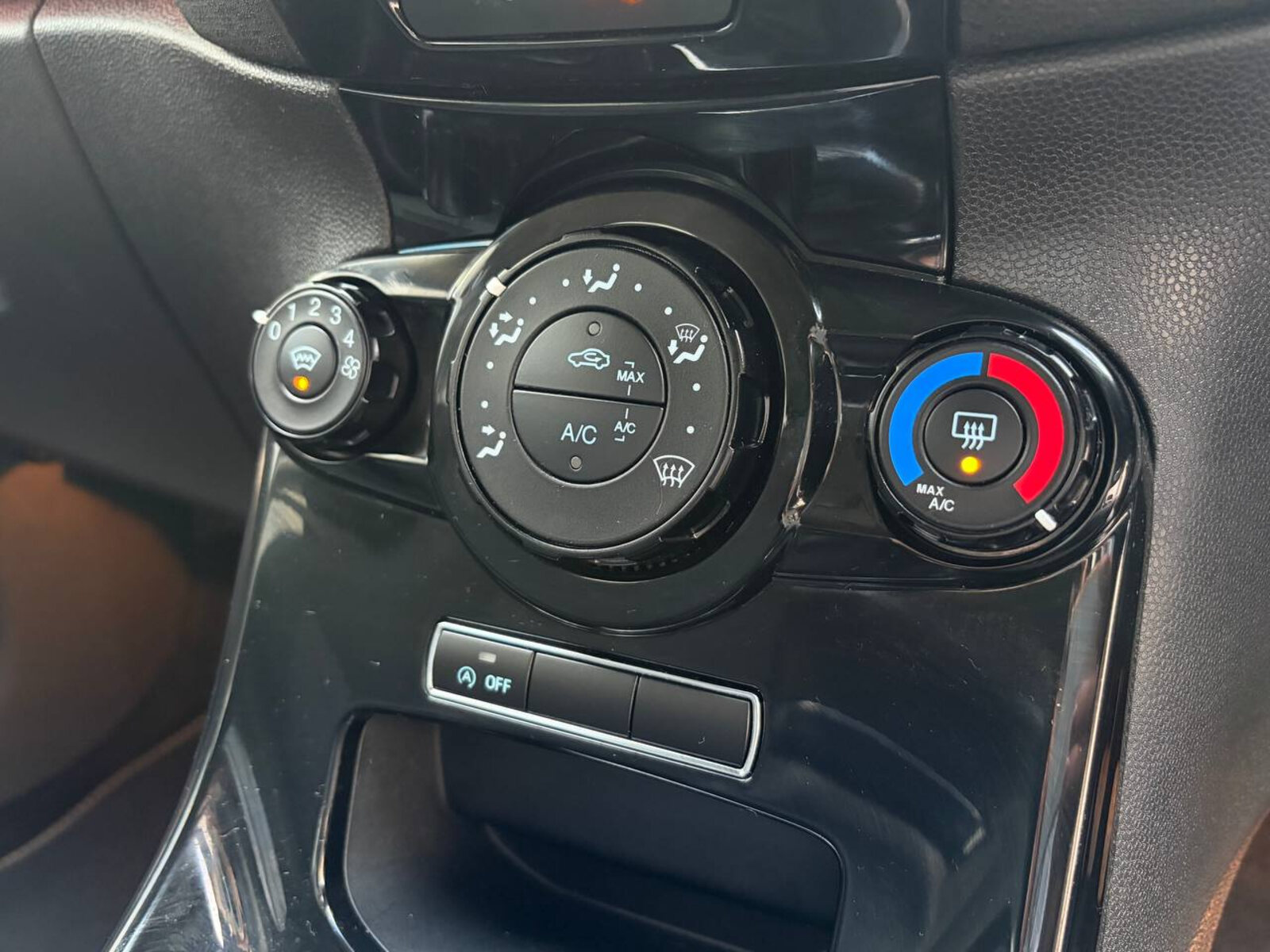 2015 Ford Fiesta 1.0 PETROL - Image 15