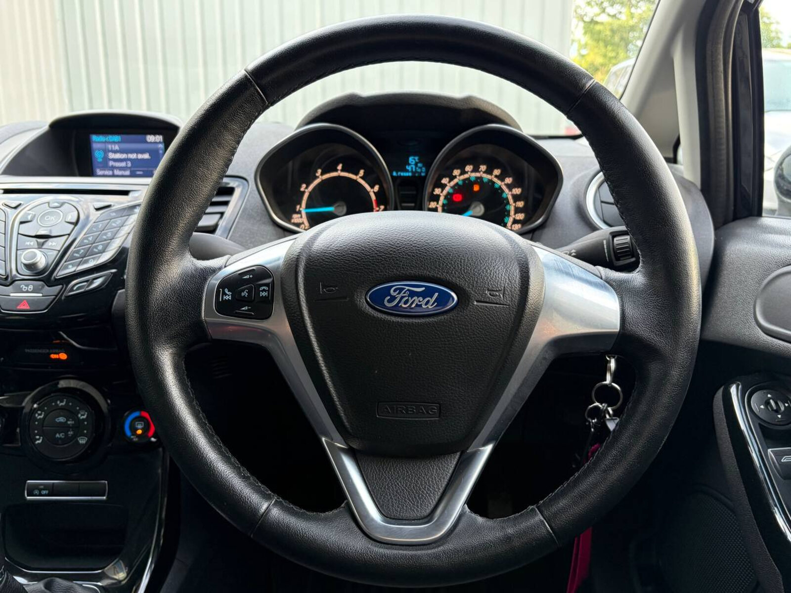 2015 Ford Fiesta 1.0 PETROL - Image 17