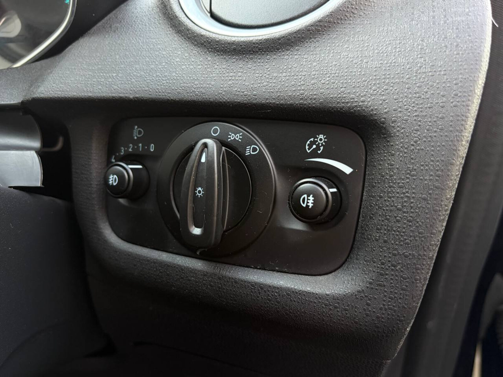 2015 Ford Fiesta 1.0 PETROL - Image 18