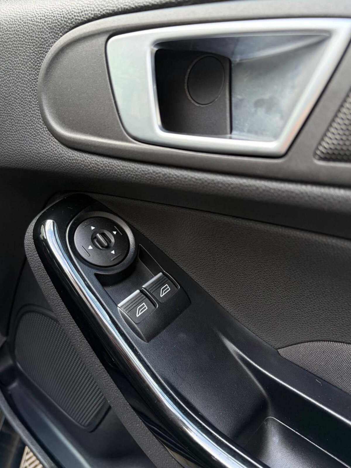 2015 Ford Fiesta 1.0 PETROL - Image 19