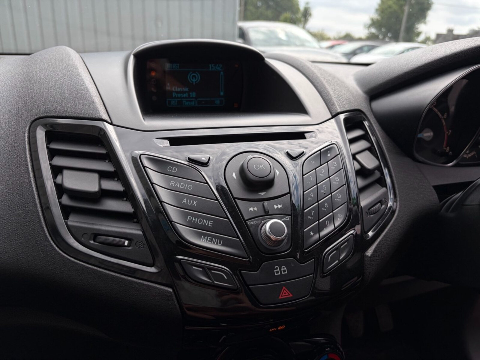 2015 Ford Fiesta 1.2 PETROL - Image 17