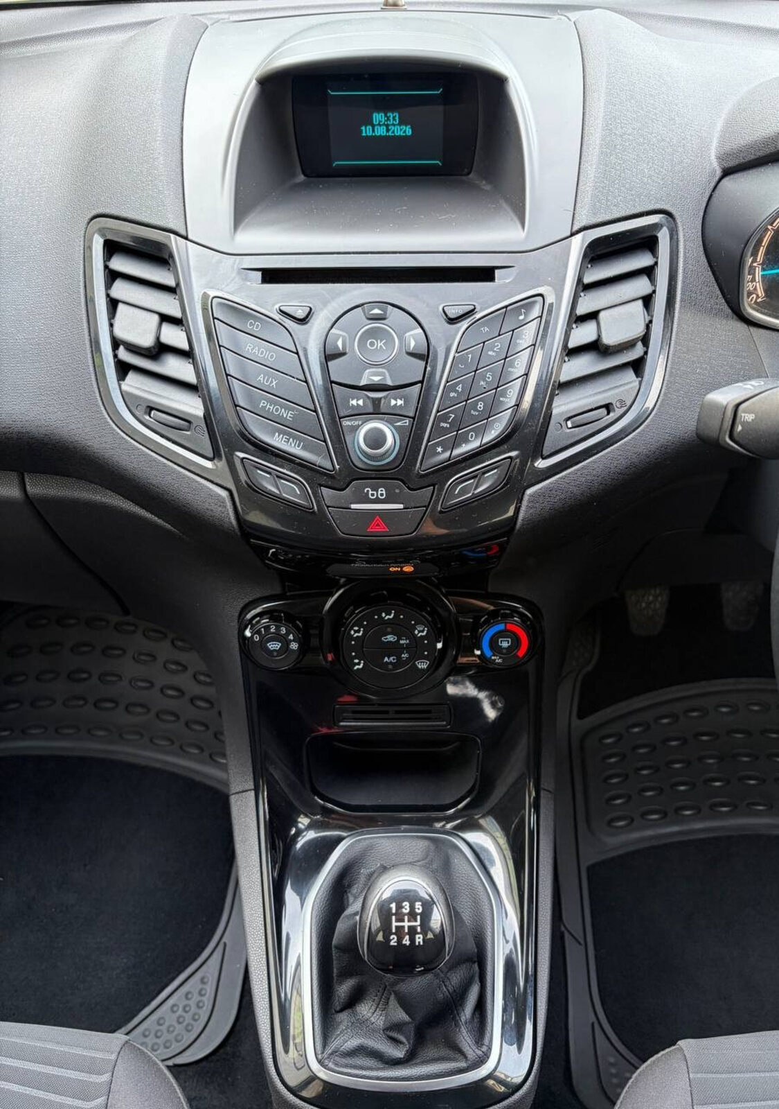2015 Ford Fiesta 1.2 PETROL - SPECIAL EDITION - Image 14