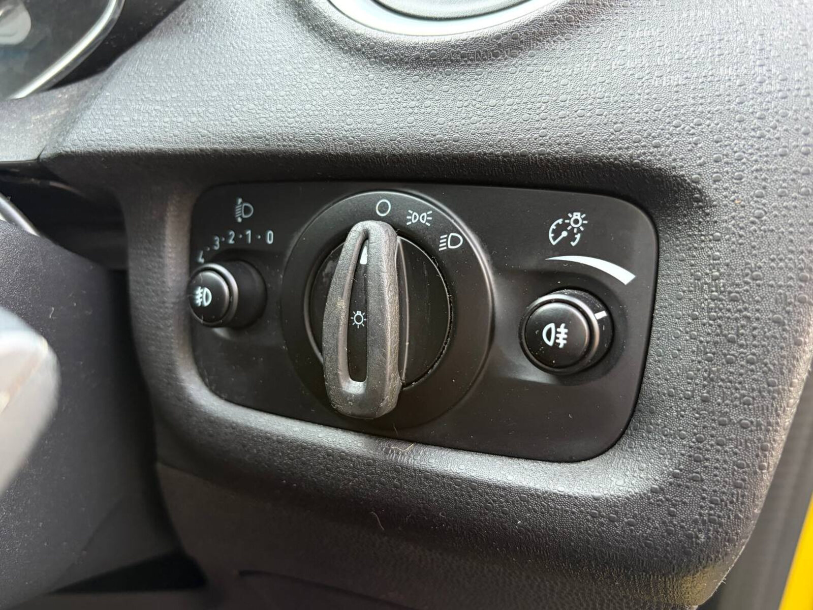 2015 Ford Fiesta 1.2 PETROL - SPECIAL EDITION - Image 19