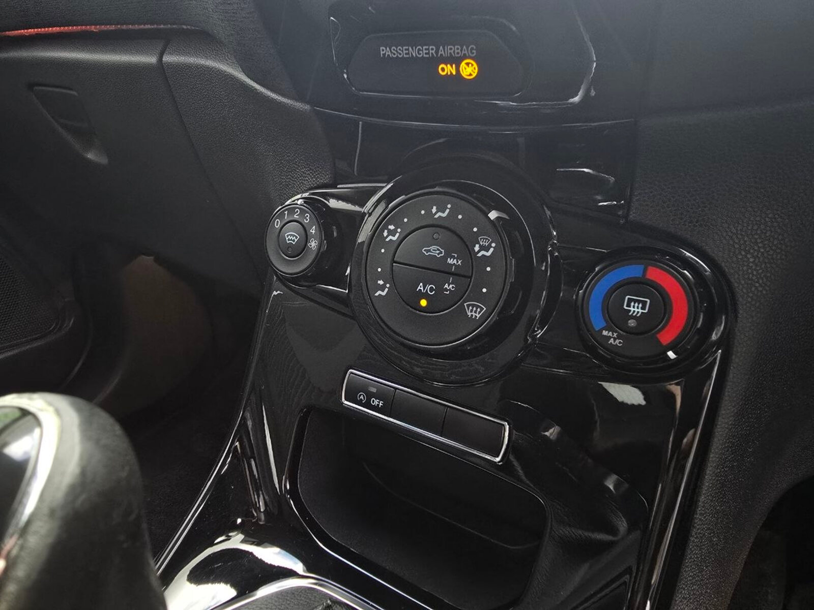 2015 Ford Fiesta 1.0 PETROL - Image 16