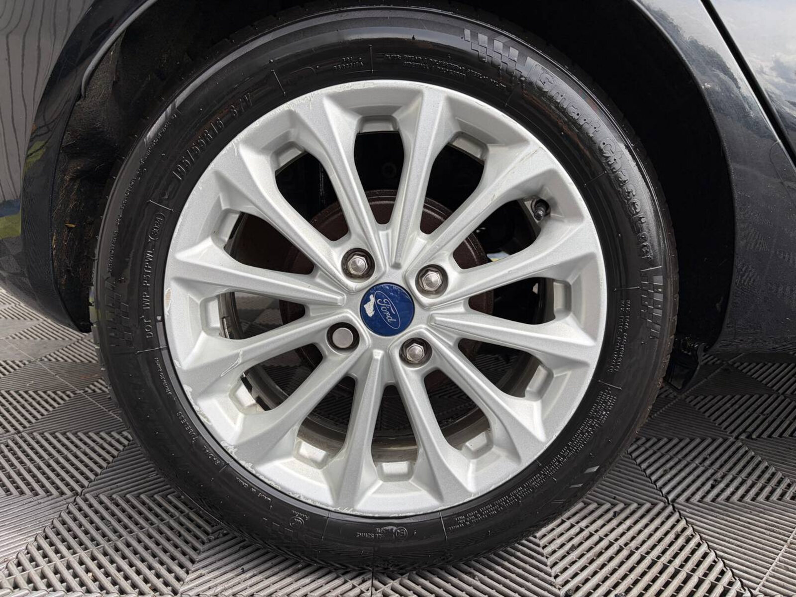 2015 Ford Fiesta 1.0 PETROL - Image 10
