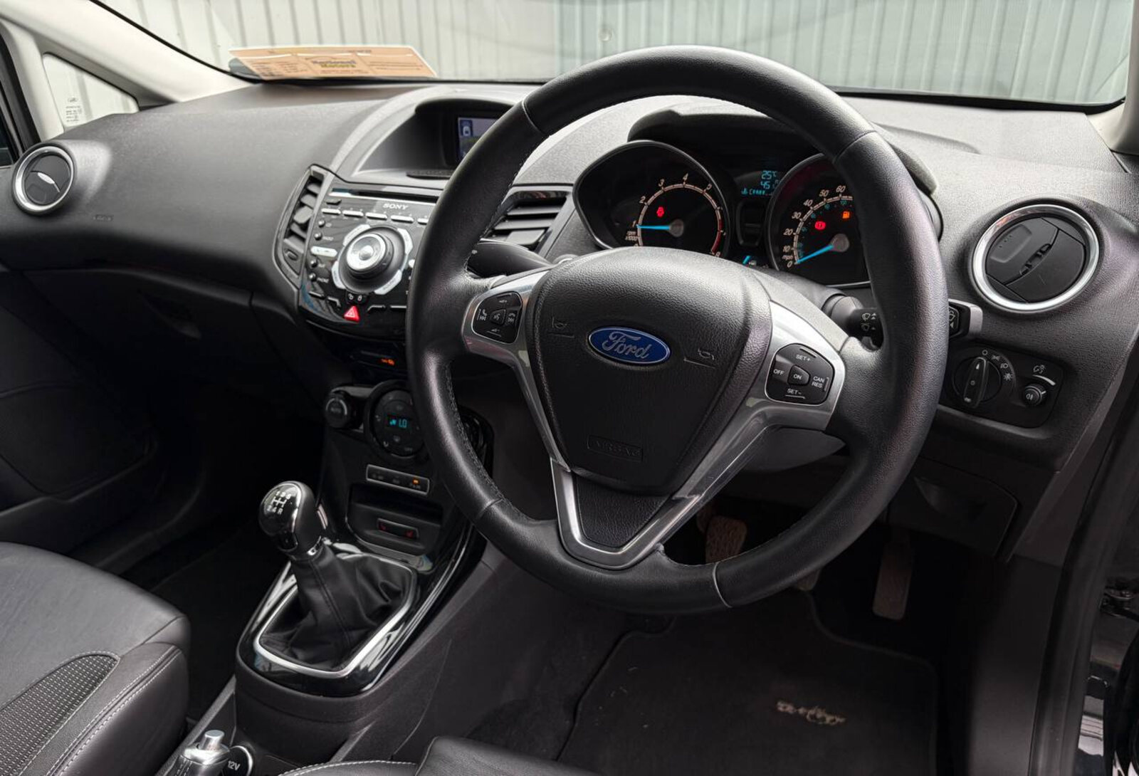 2015 Ford Fiesta 1.0 PETROL - Image 12