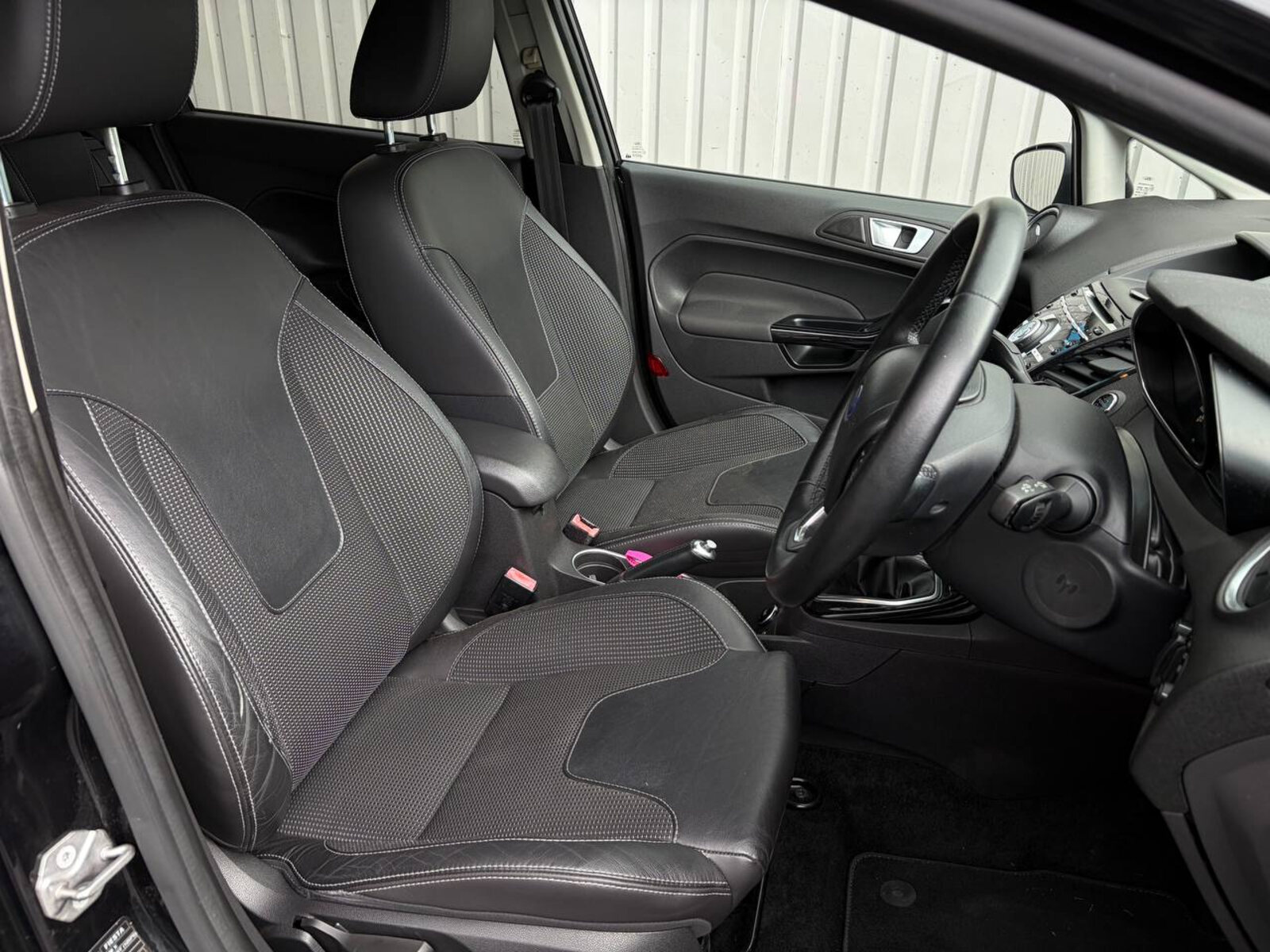 2015 Ford Fiesta 1.0 PETROL - Image 13