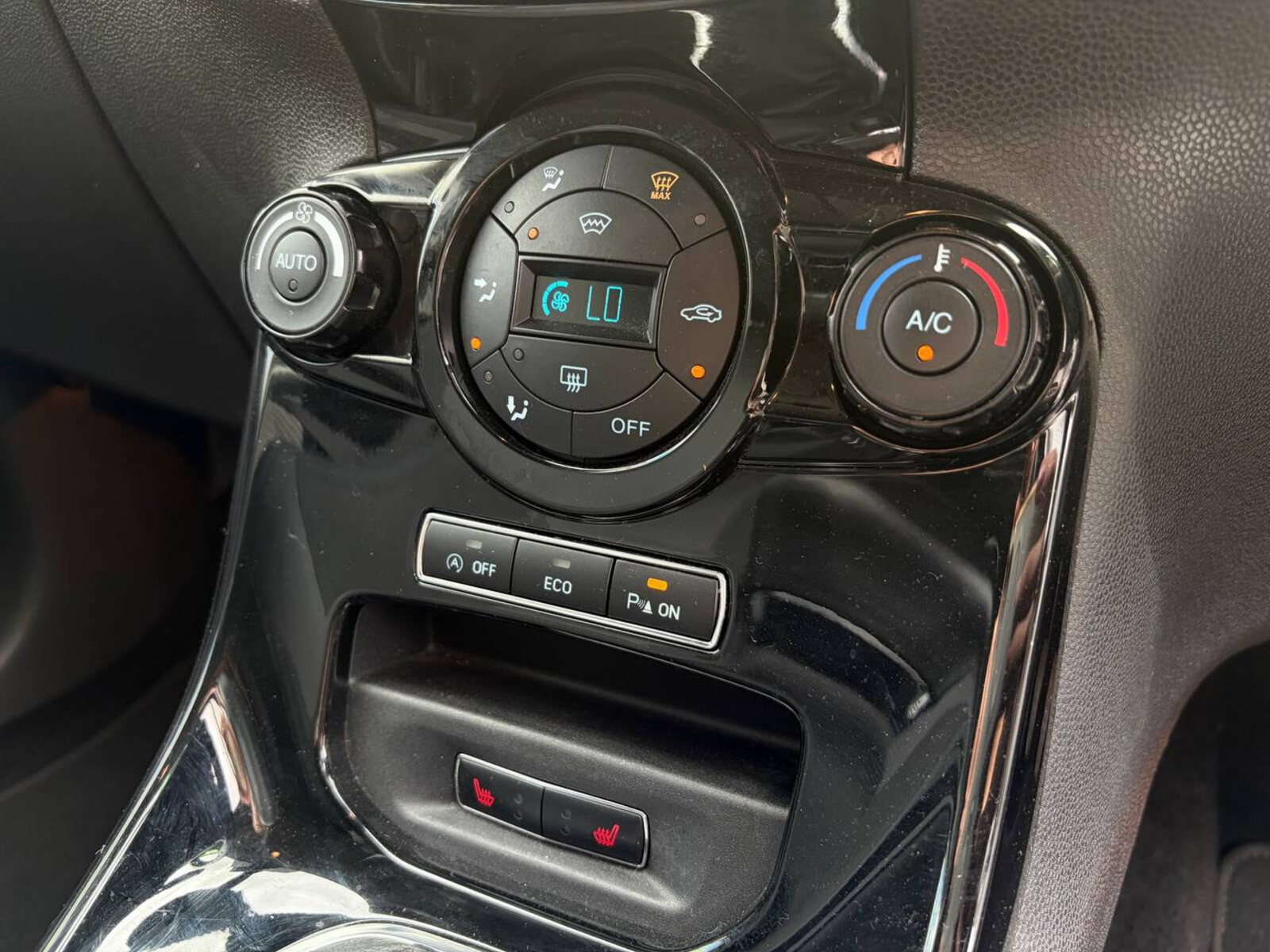 2015 Ford Fiesta 1.0 PETROL - Image 15