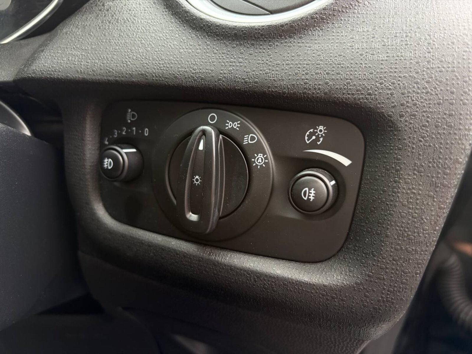 2015 Ford Fiesta 1.0 PETROL - Image 18