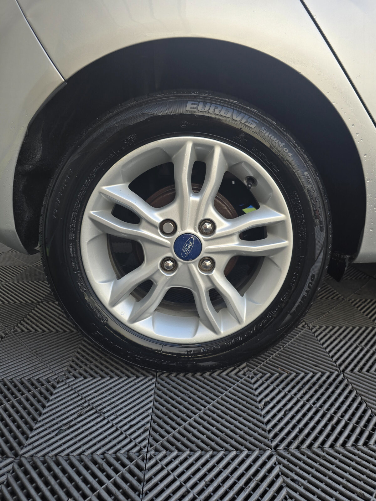 2017 Ford Fiesta 1.0 PETROL - Image 9