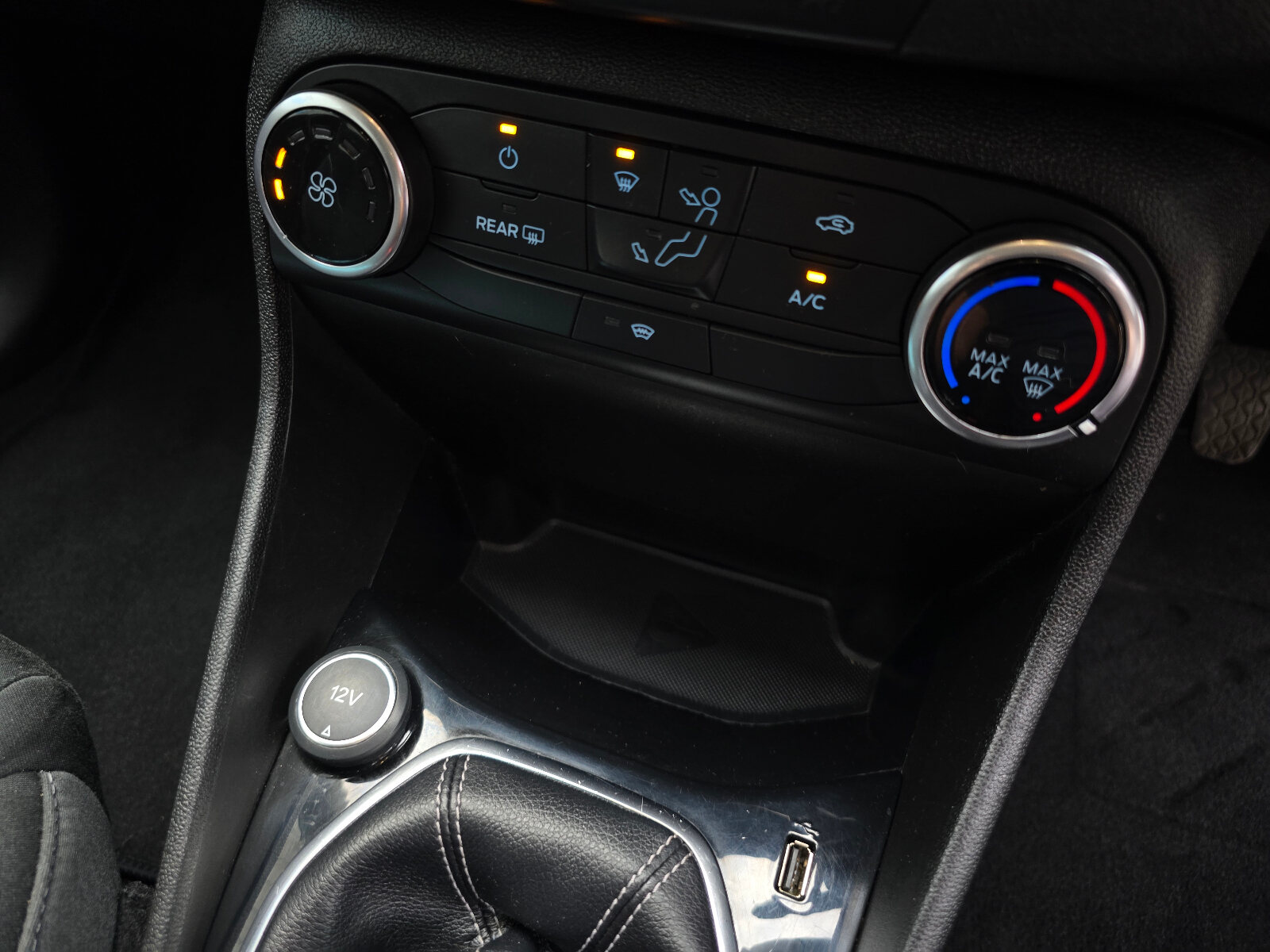 2018 Ford Fiesta 1.1 PETROL - Image 16