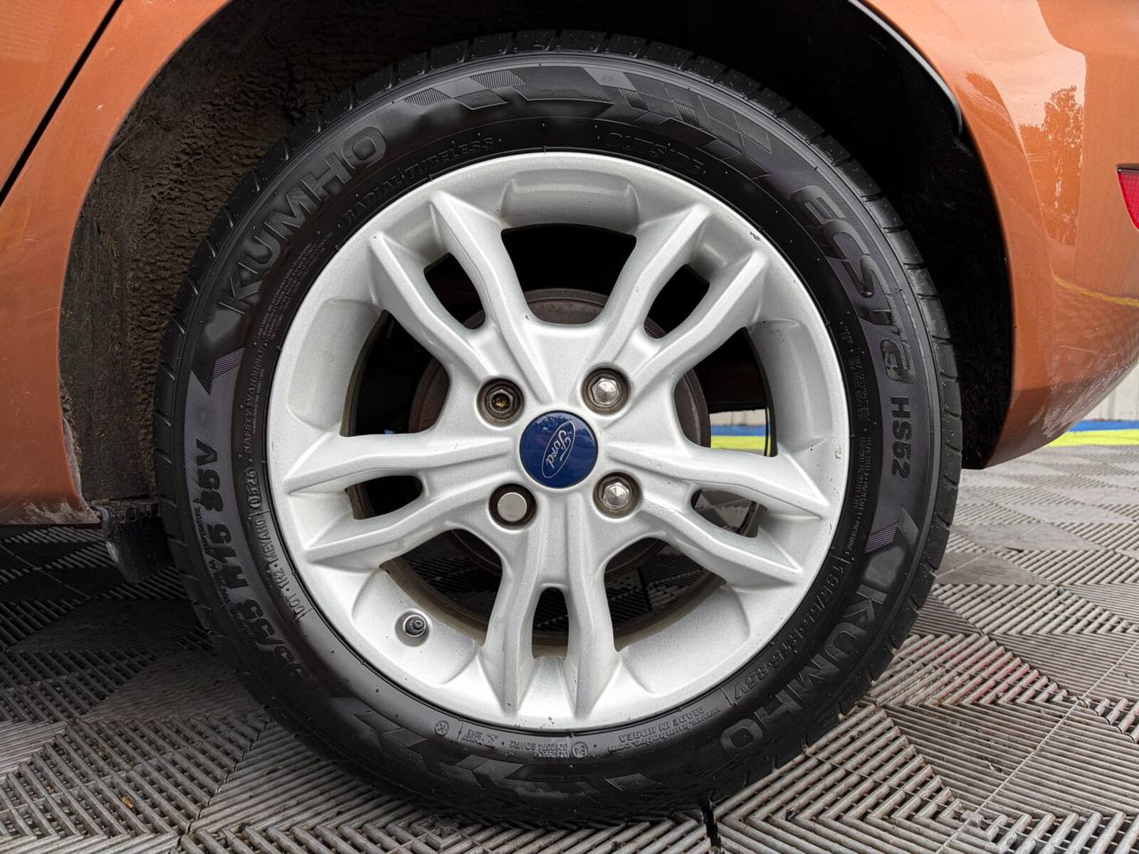 2015 Ford Fiesta Zetec 1.0 PETROL - Image 9