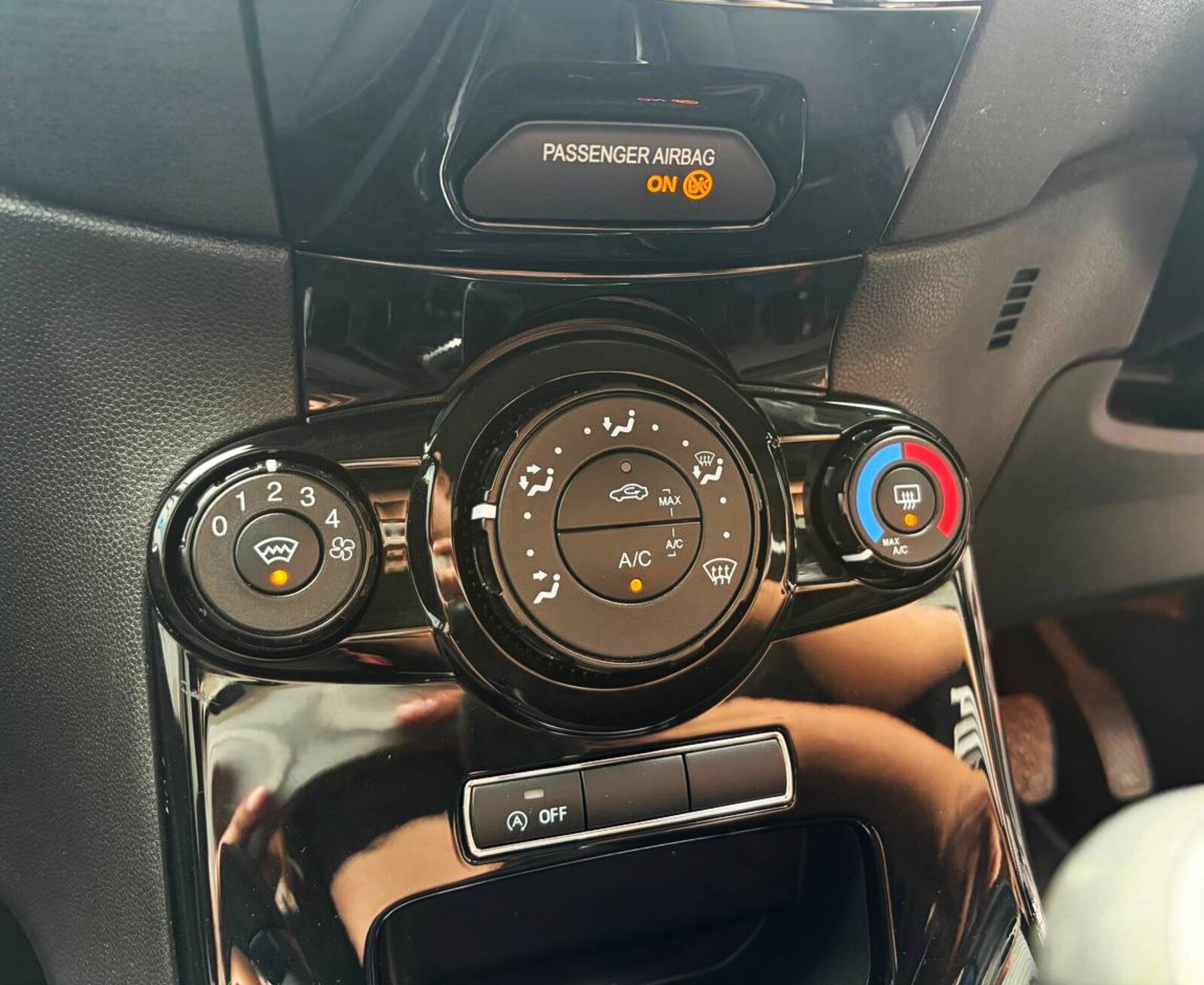 2015 Ford Fiesta Zetec 1.0 PETROL - Image 15