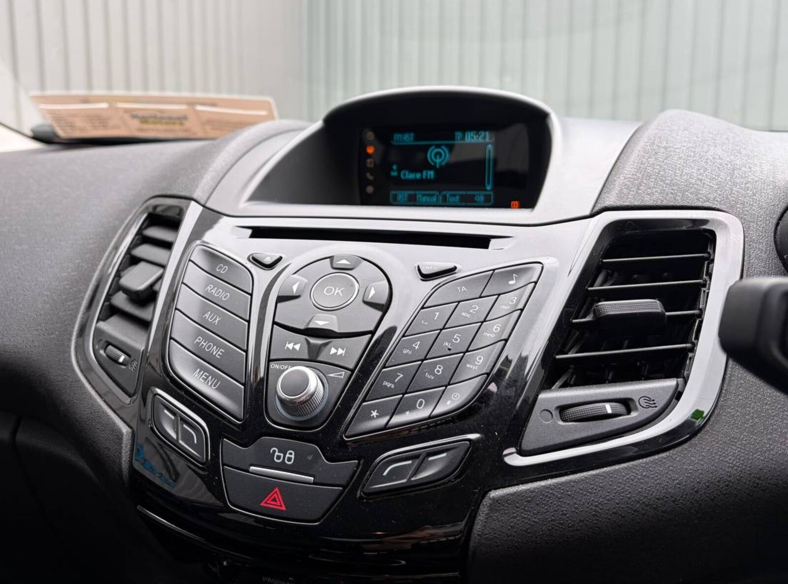 2015 Ford Fiesta Zetec 1.0 PETROL - Image 16