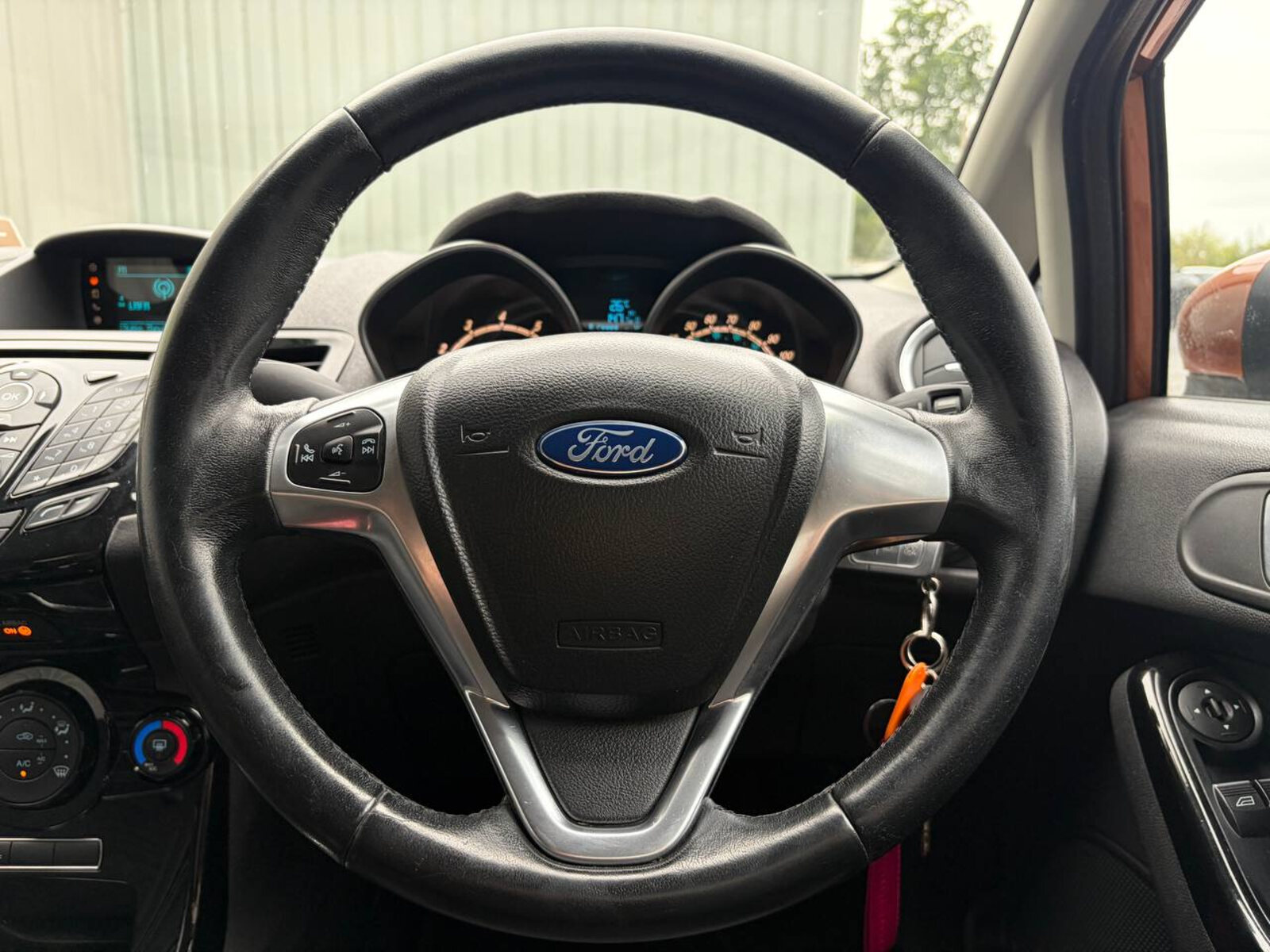 2015 Ford Fiesta Zetec 1.0 PETROL - Image 17