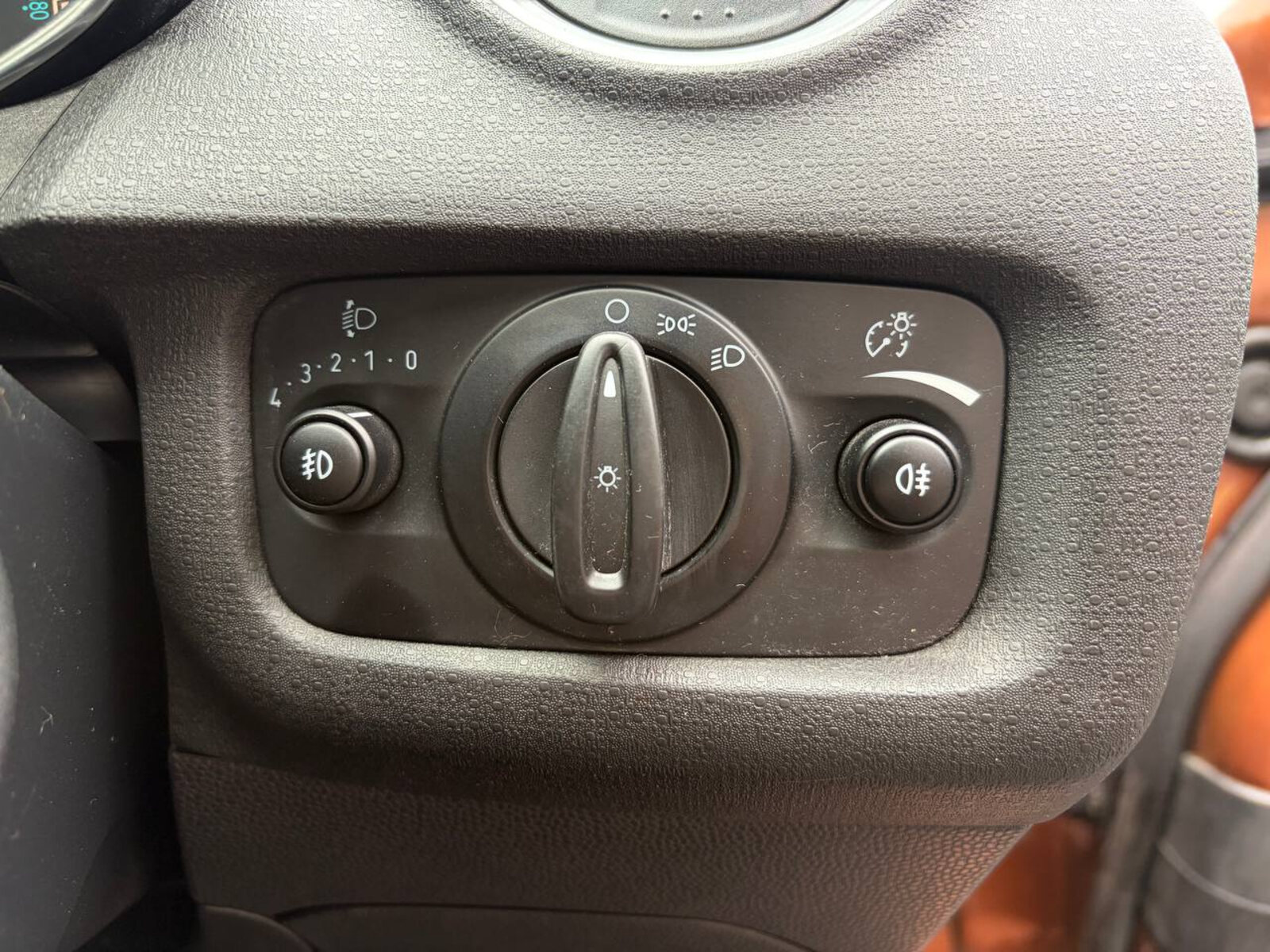 2015 Ford Fiesta Zetec 1.0 PETROL - Image 18