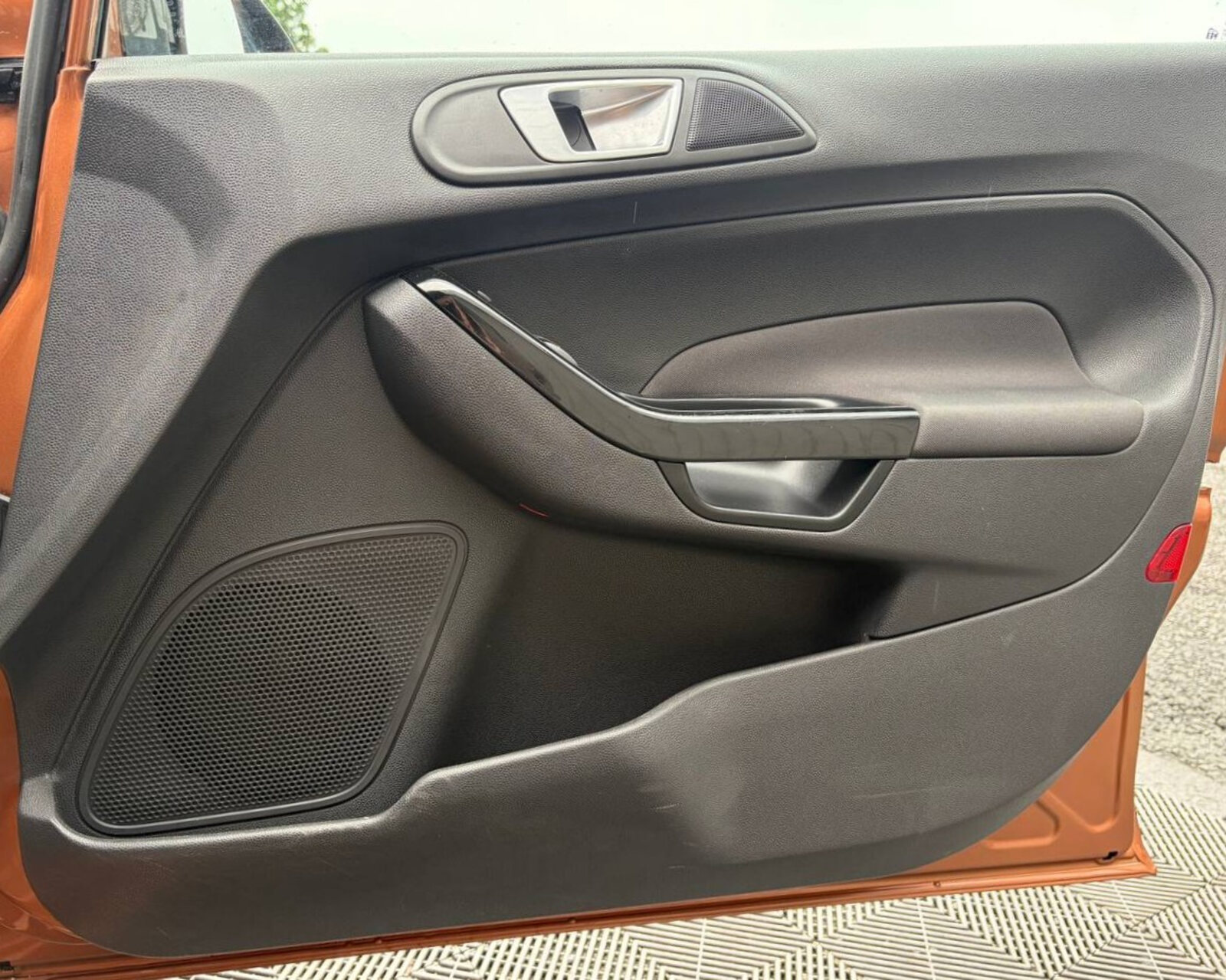 2015 Ford Fiesta Zetec 1.0 PETROL - Image 19