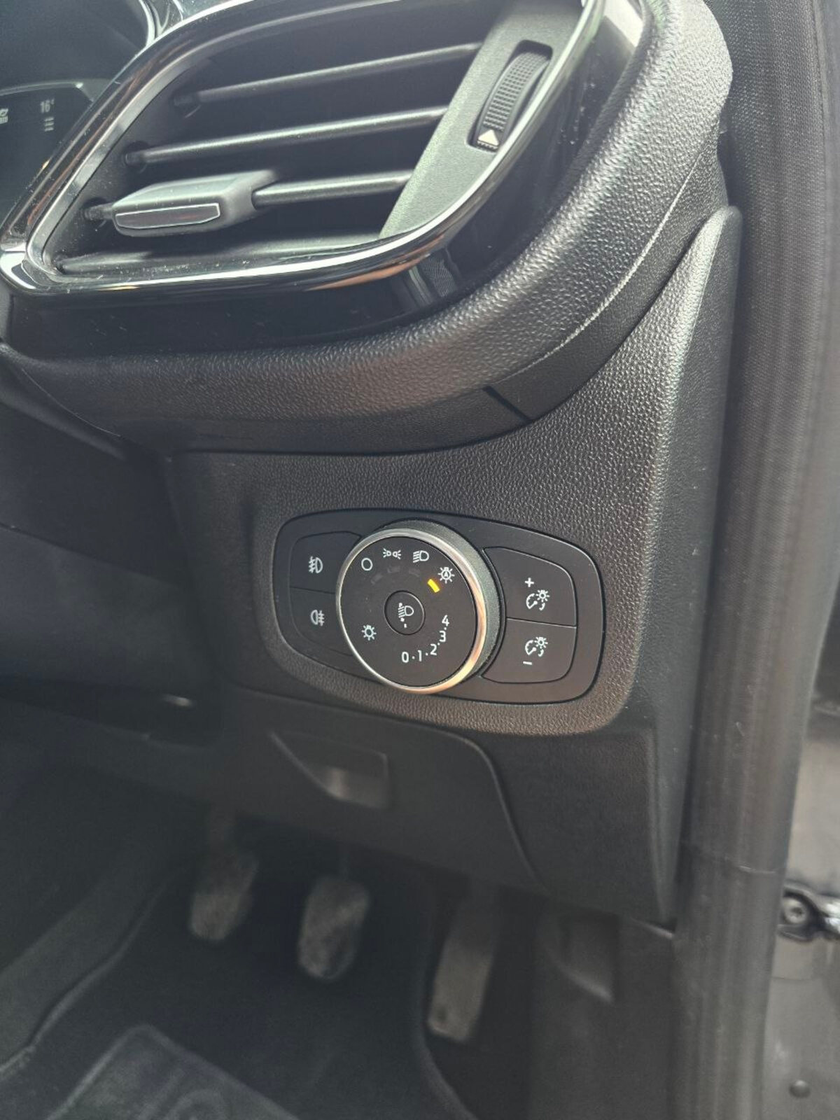 2017 Ford Fiesta TITANIUM 1.0 PETROL - Image 17