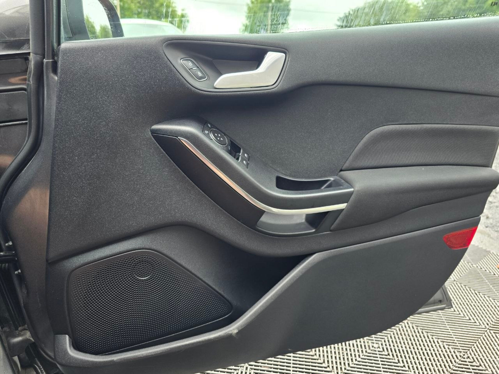 2017 Ford Fiesta TITANIUM 1.0 PETROL - Image 19