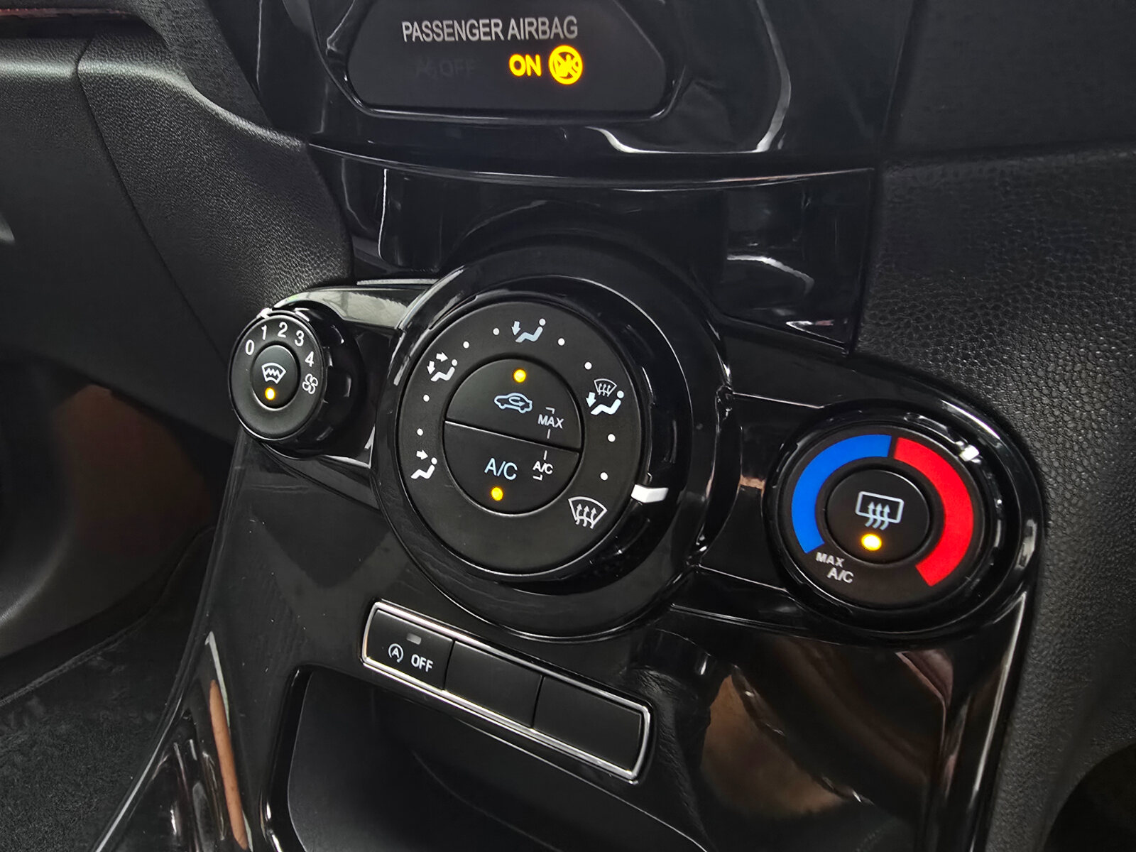 2015 Ford Fiesta 1.0 PETROL - Image 16