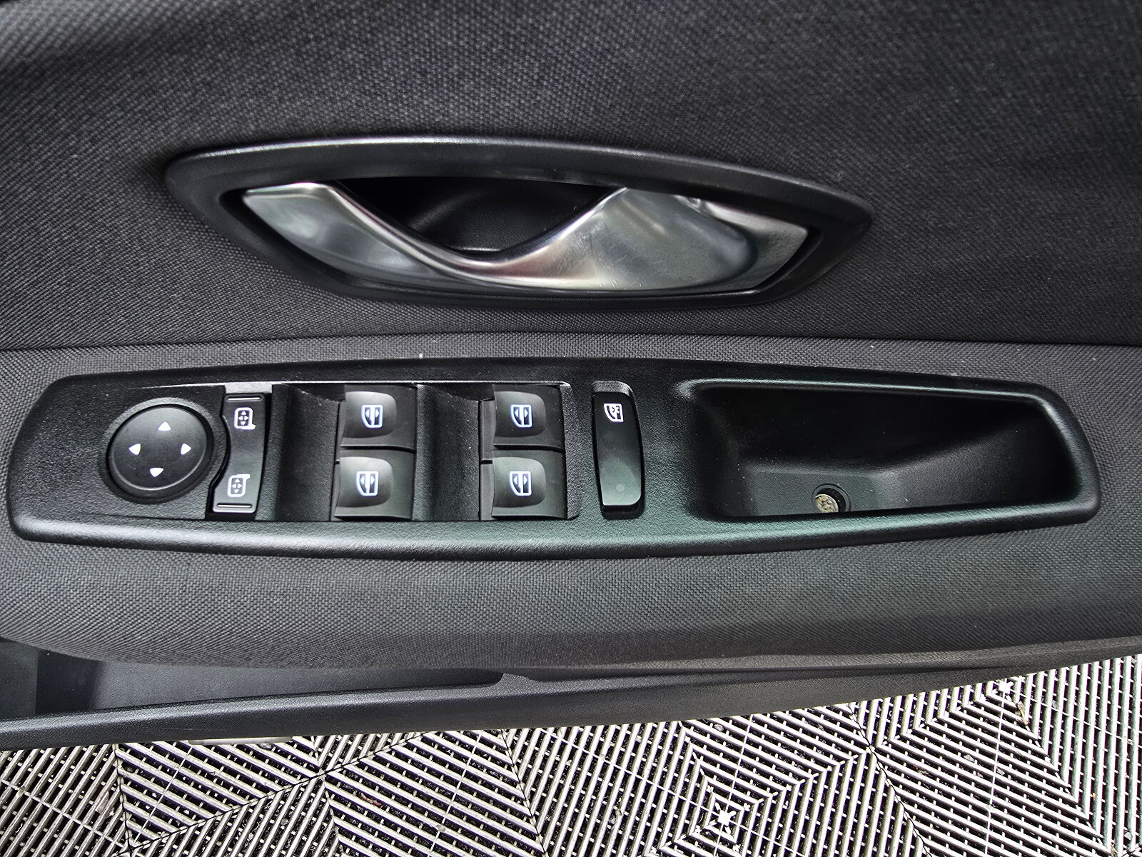 2011 Renault Fluence 1.5 DCI ECO2 DYNAMIQUE - Image 17