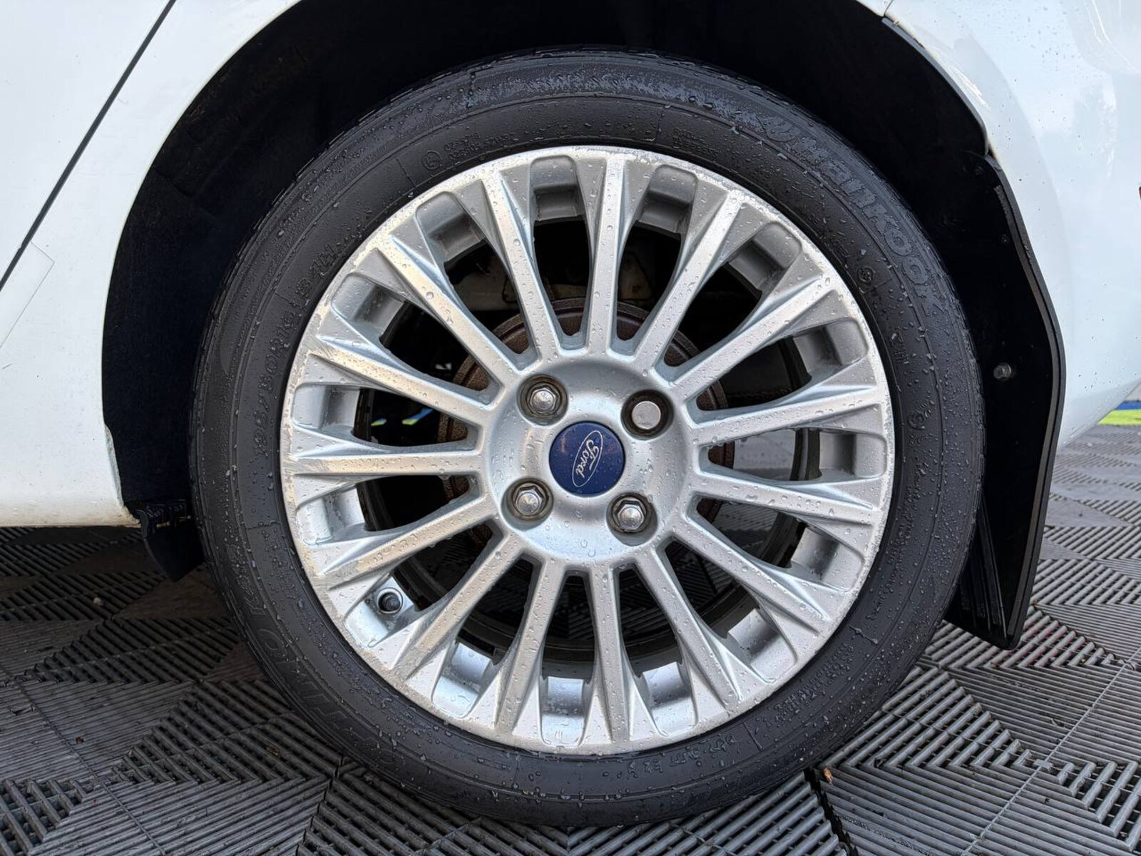 2014 Ford Fiesta 1.0 TITANIUM - Image 10