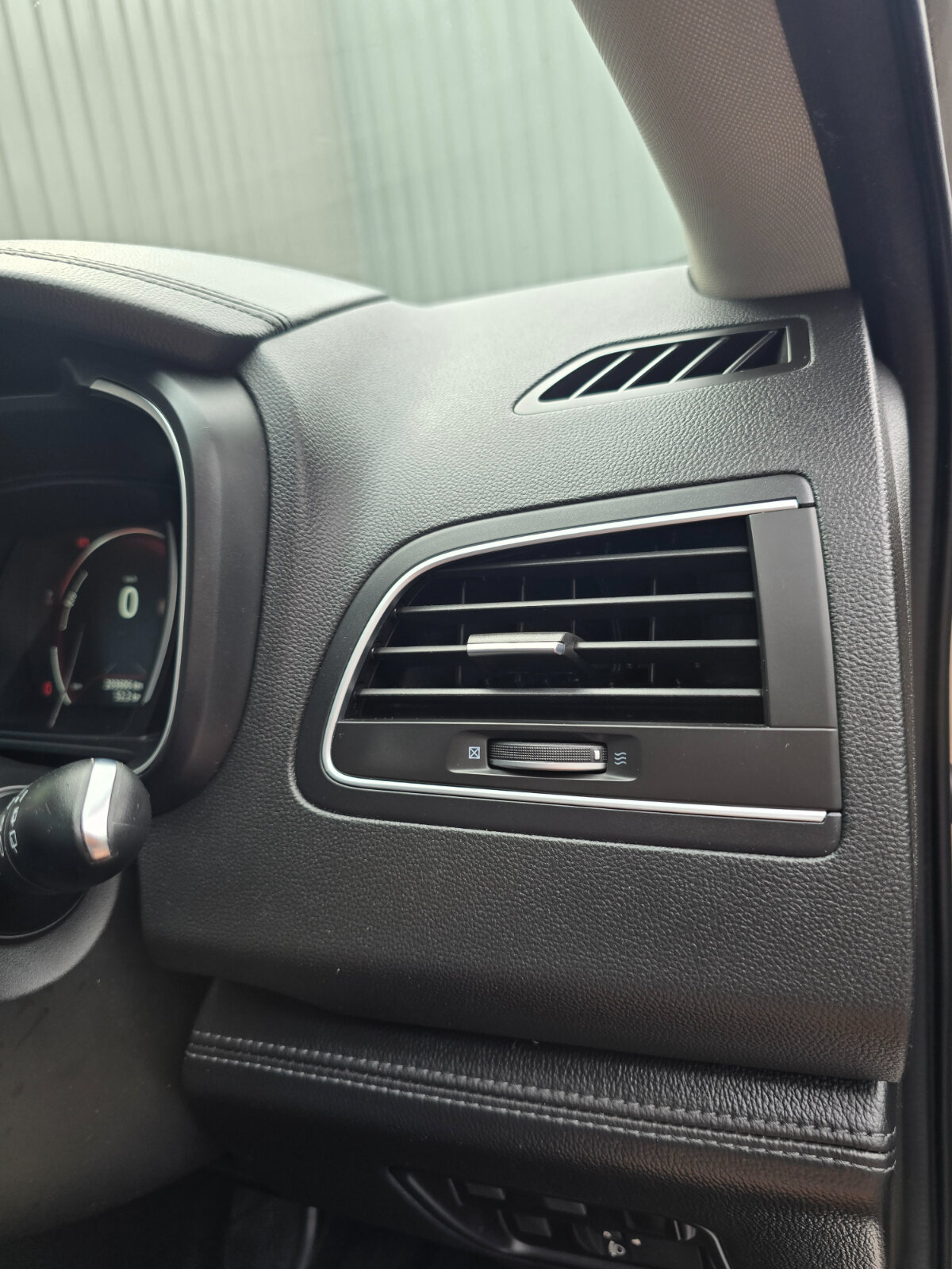 2017 Renault Koleos 1.6 dCi DYNAMIQUE S NAV - Image 18