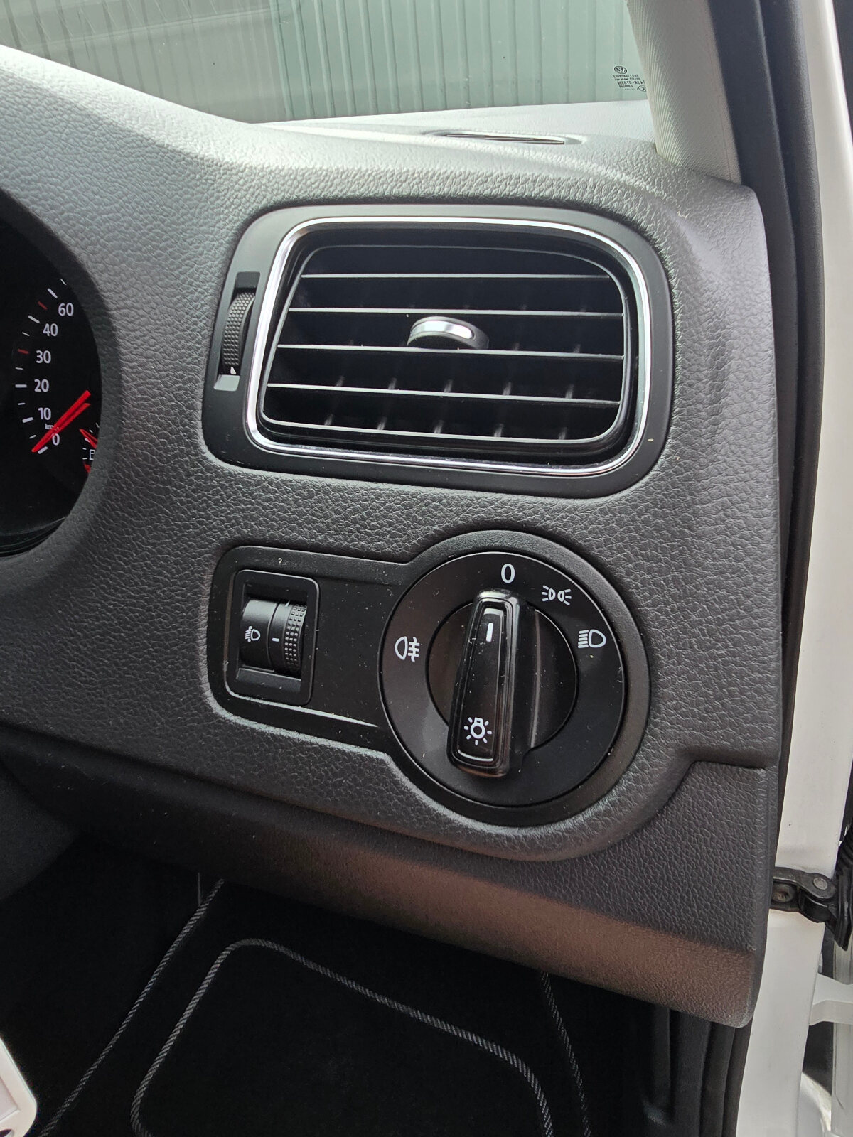 2015 Volkswagen Polo 1.4 TDI Trendline - Image 17