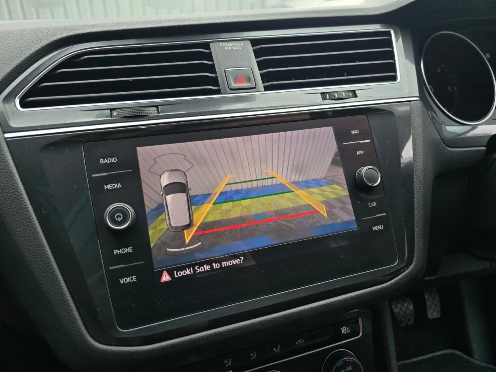 2018 Volkswagen Tiguan 2.0 TDI Comfortline - Image 17