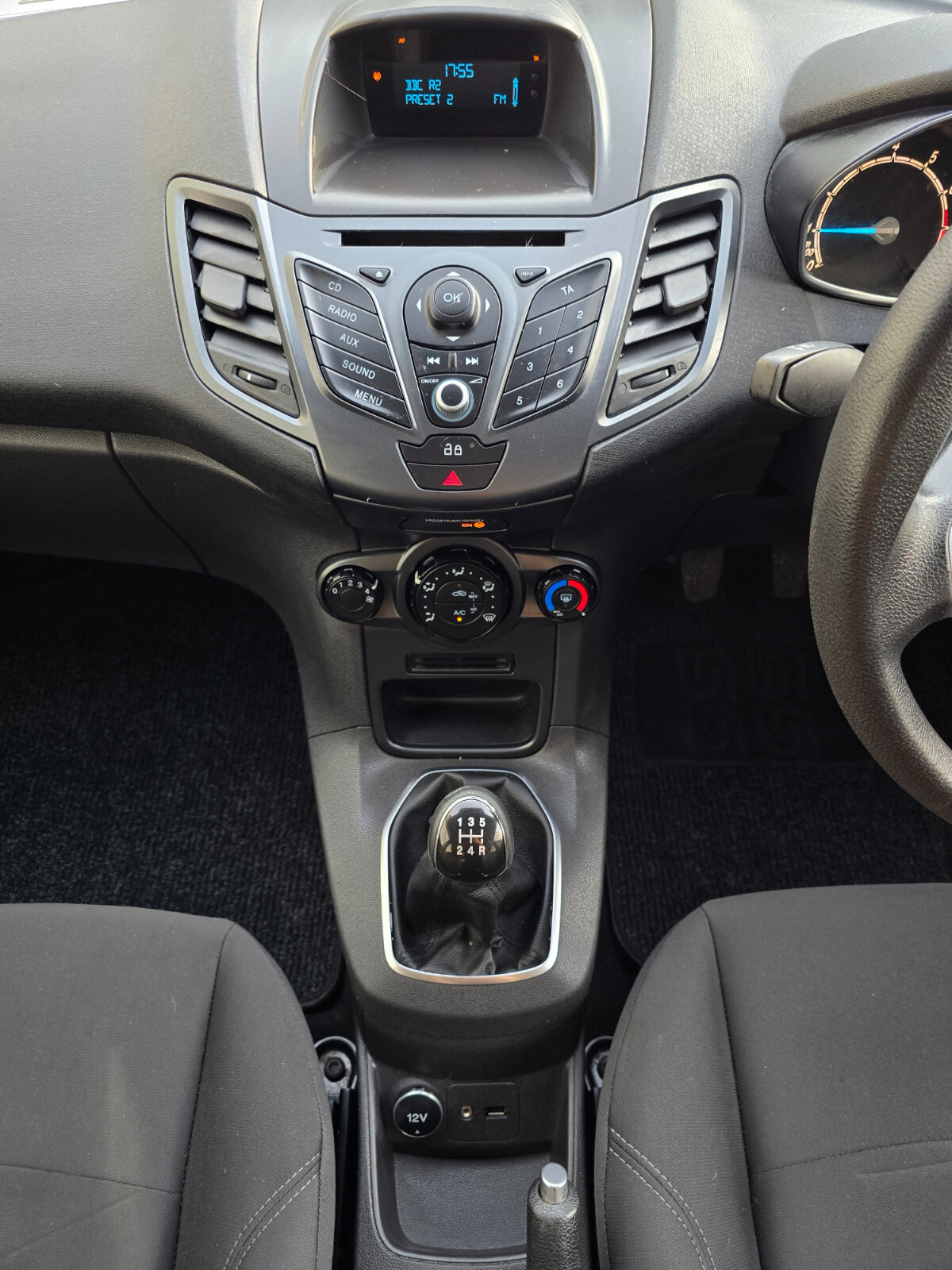 2014 Ford Fiesta 1.2 PETROL - Image 14