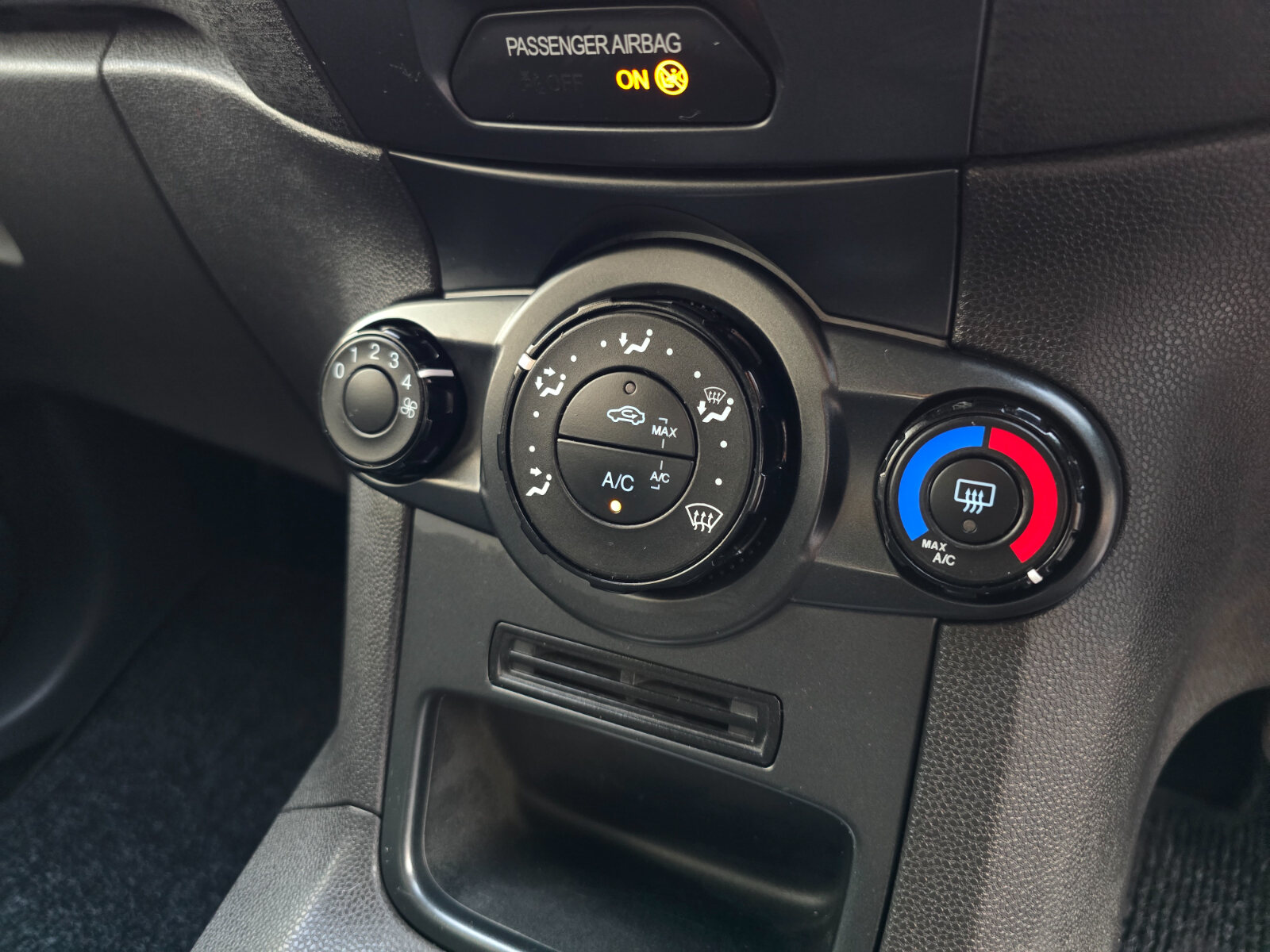 2014 Ford Fiesta 1.2 PETROL - Image 16