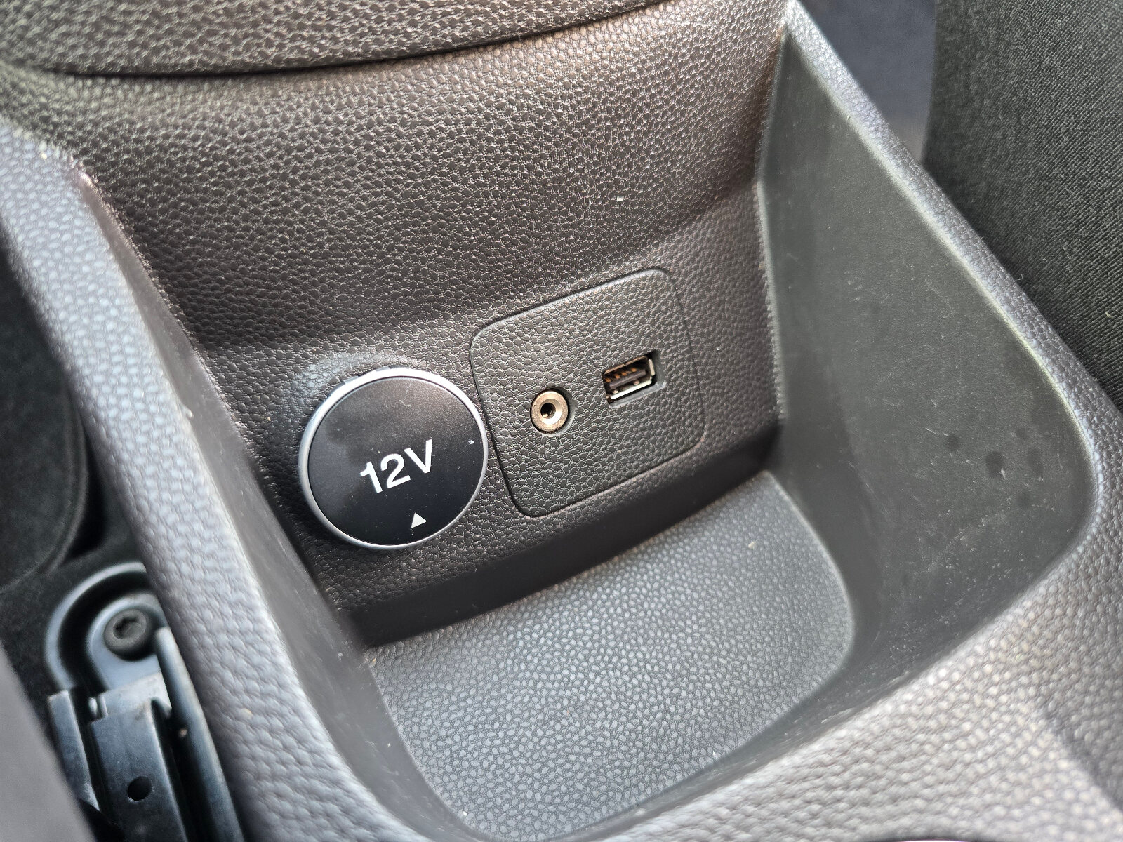 2014 Ford Fiesta  TITANIUM 1.0 PETROL - Image 14