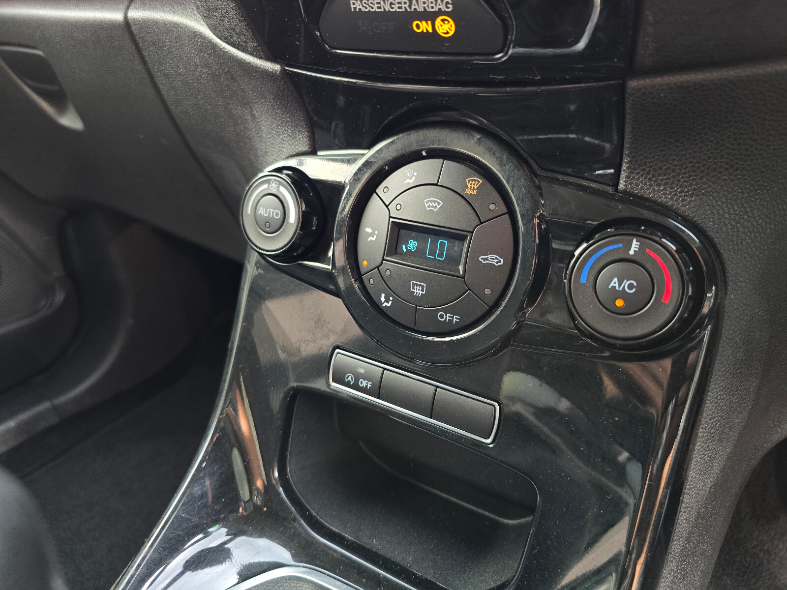 2014 Ford Fiesta  TITANIUM 1.0 PETROL - Image 15