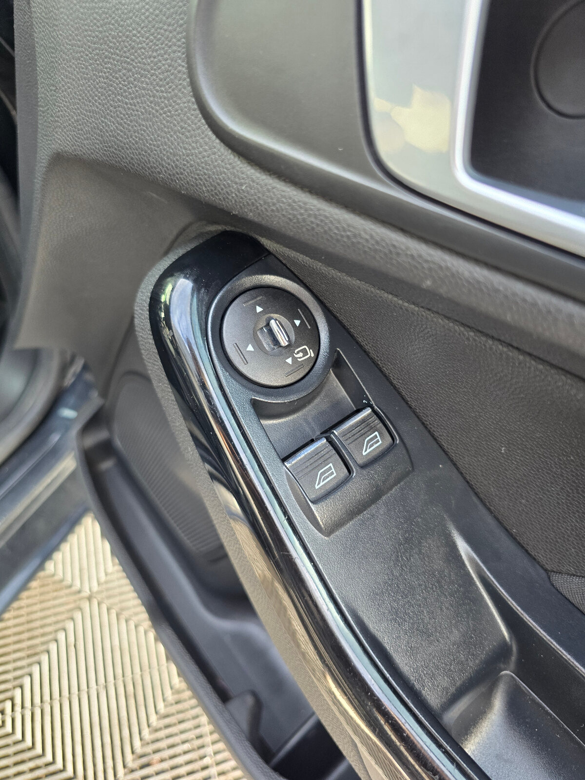 2014 Ford Fiesta  TITANIUM 1.0 PETROL - Image 19