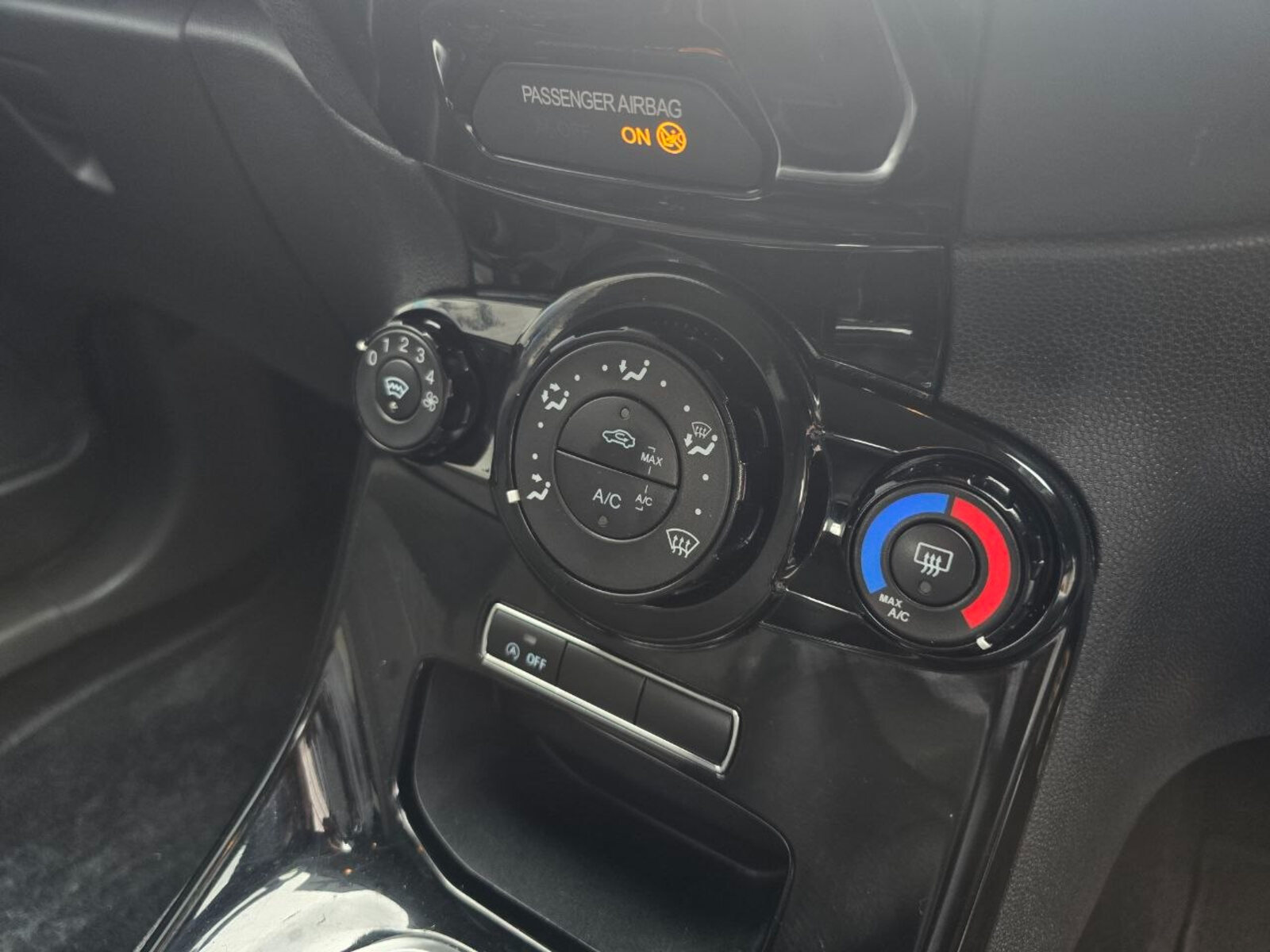 2013 Ford Fiesta ZETEC-S 1.0 PETROL - Image 15