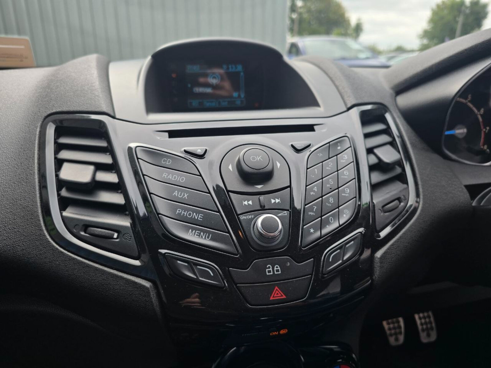 2013 Ford Fiesta ZETEC-S 1.0 PETROL - Image 16