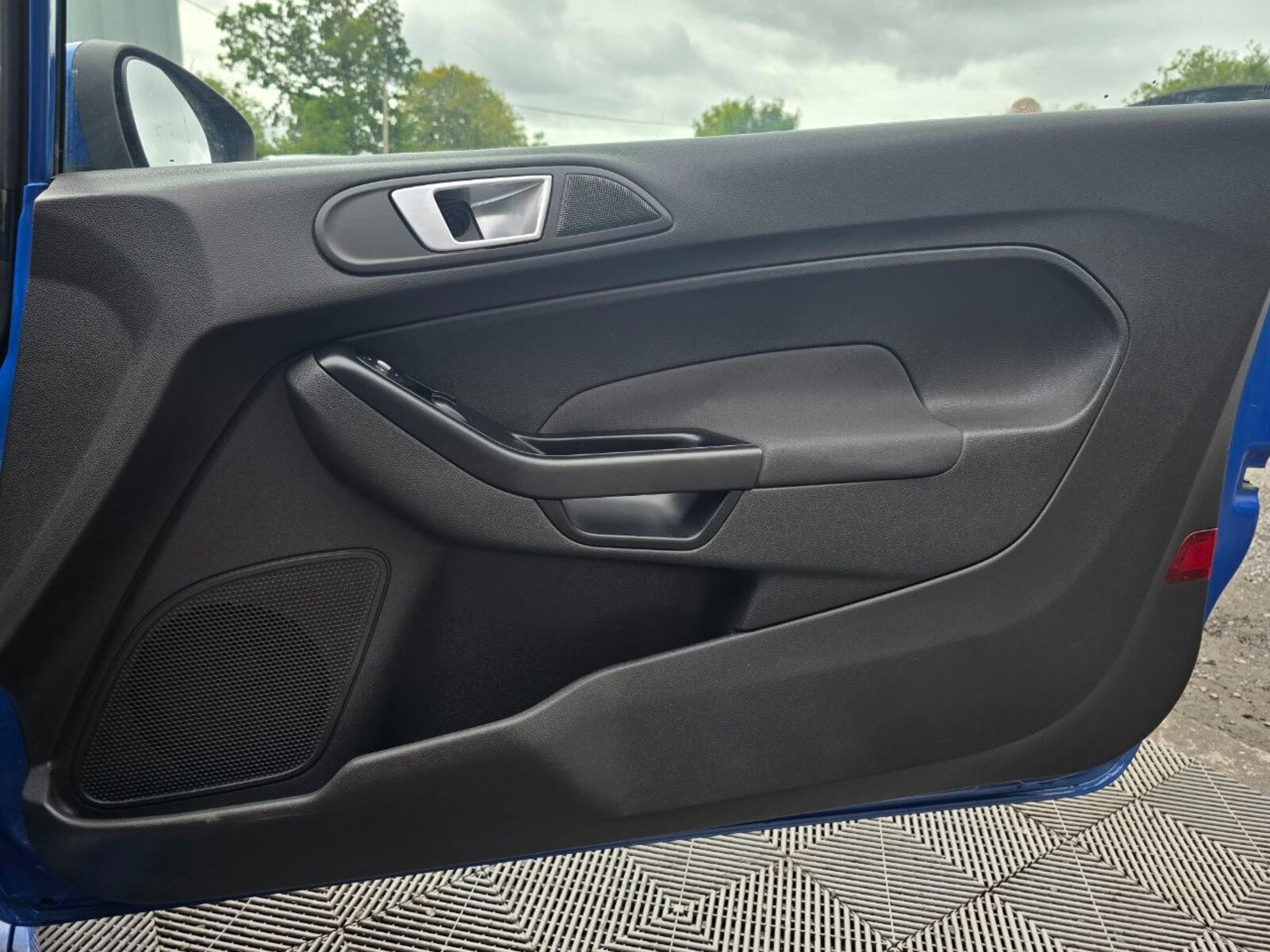 2013 Ford Fiesta ZETEC-S 1.0 PETROL - Image 19