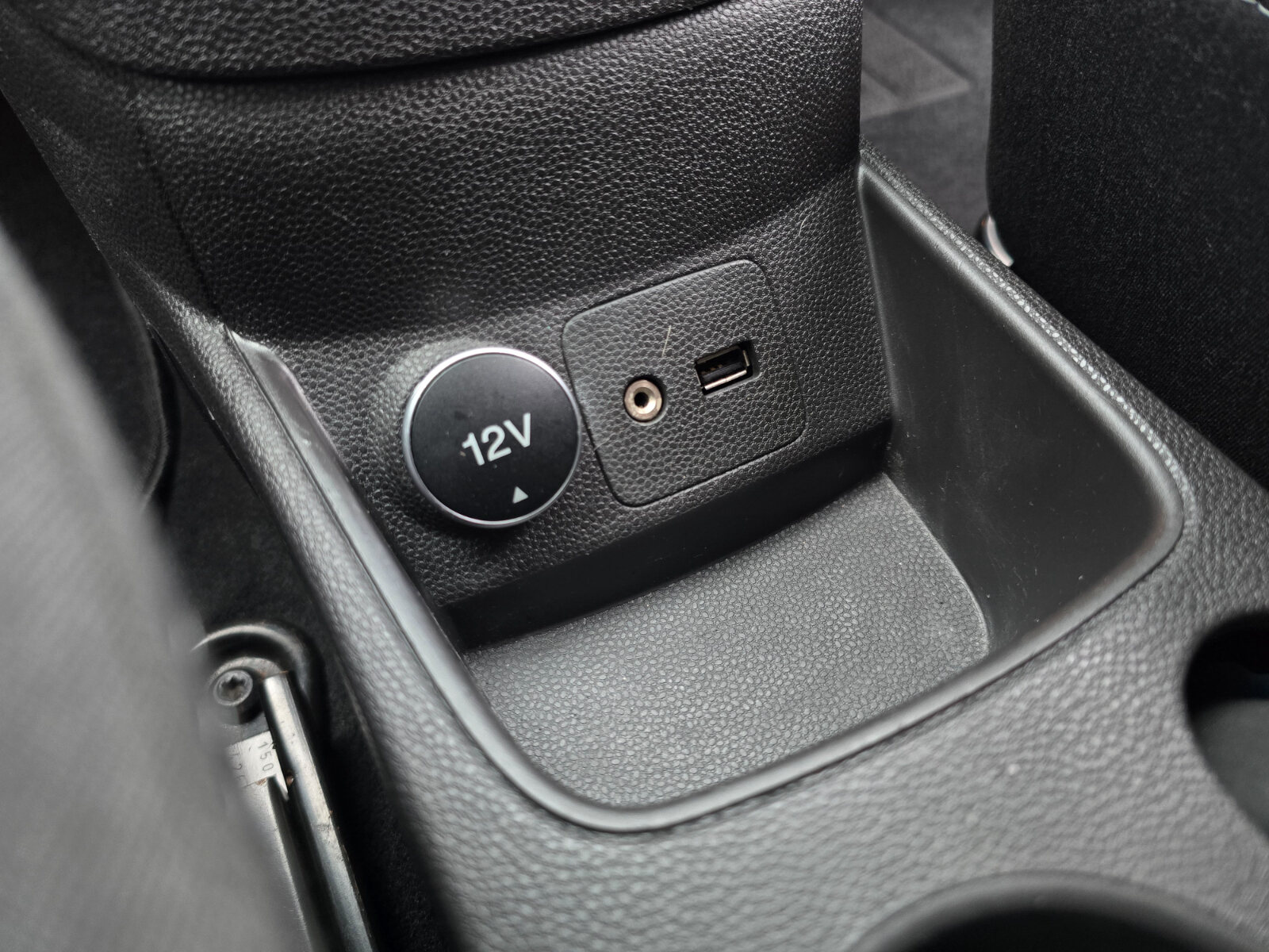 2014 Ford Fiesta ZETEC 1.2 PETROL - Image 13