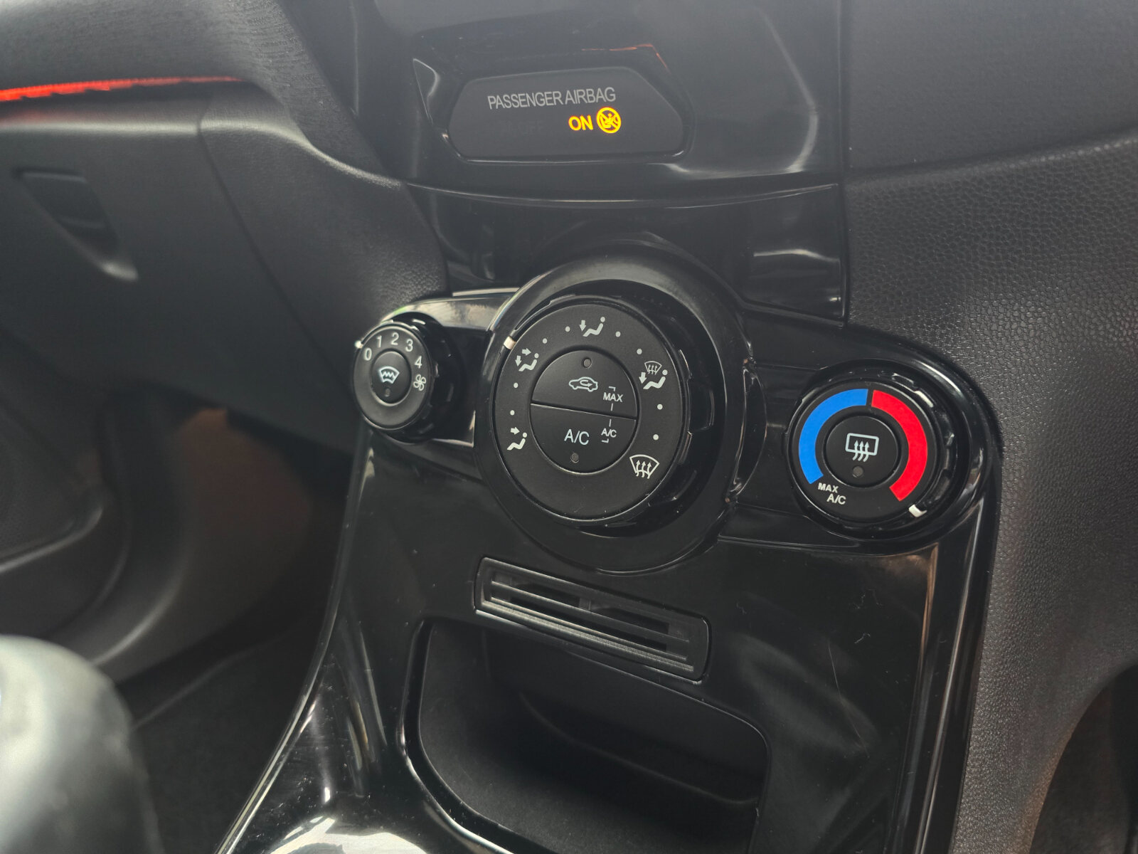 2014 Ford Fiesta ZETEC 1.2 PETROL - Image 14