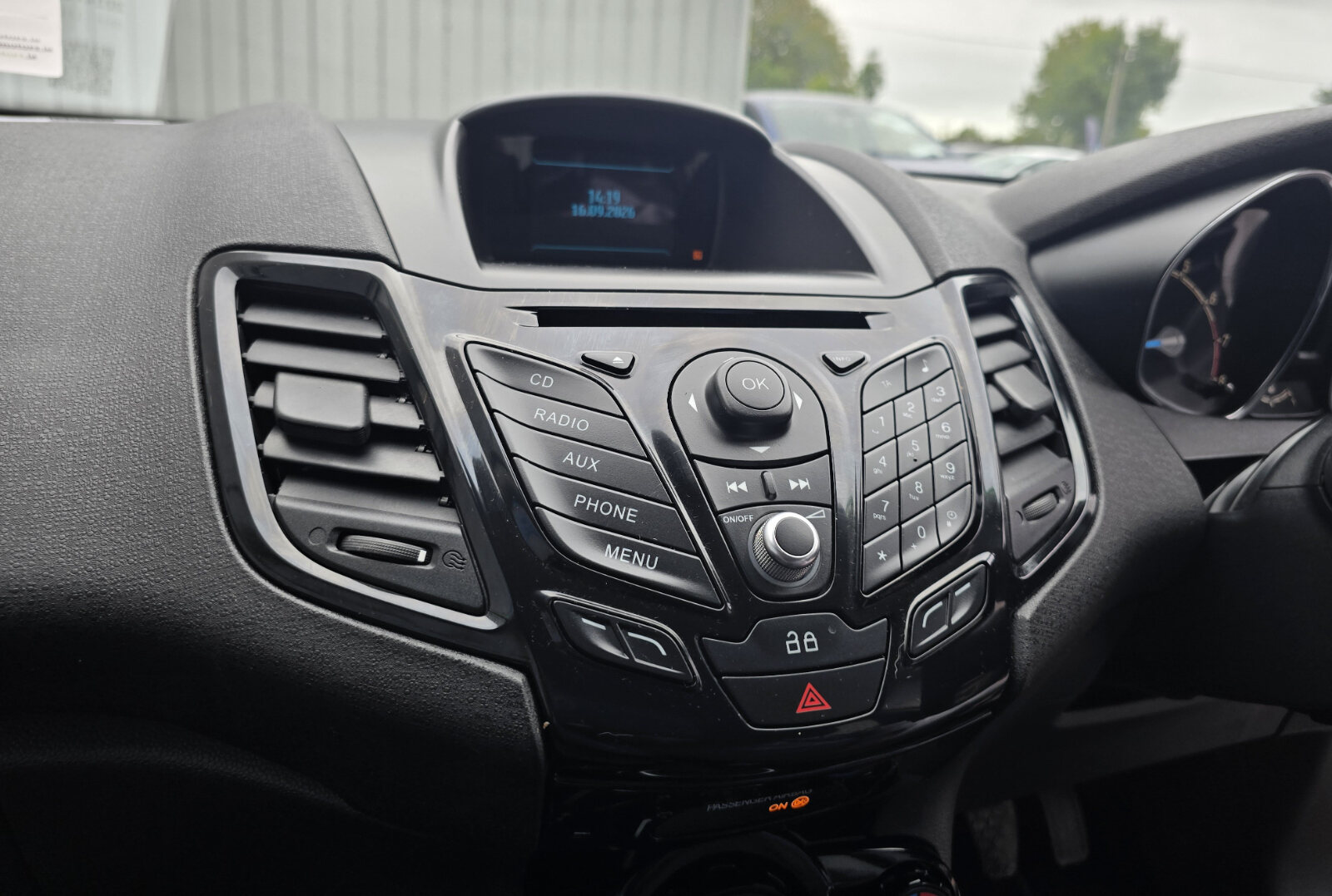 2014 Ford Fiesta ZETEC 1.2 PETROL - Image 15