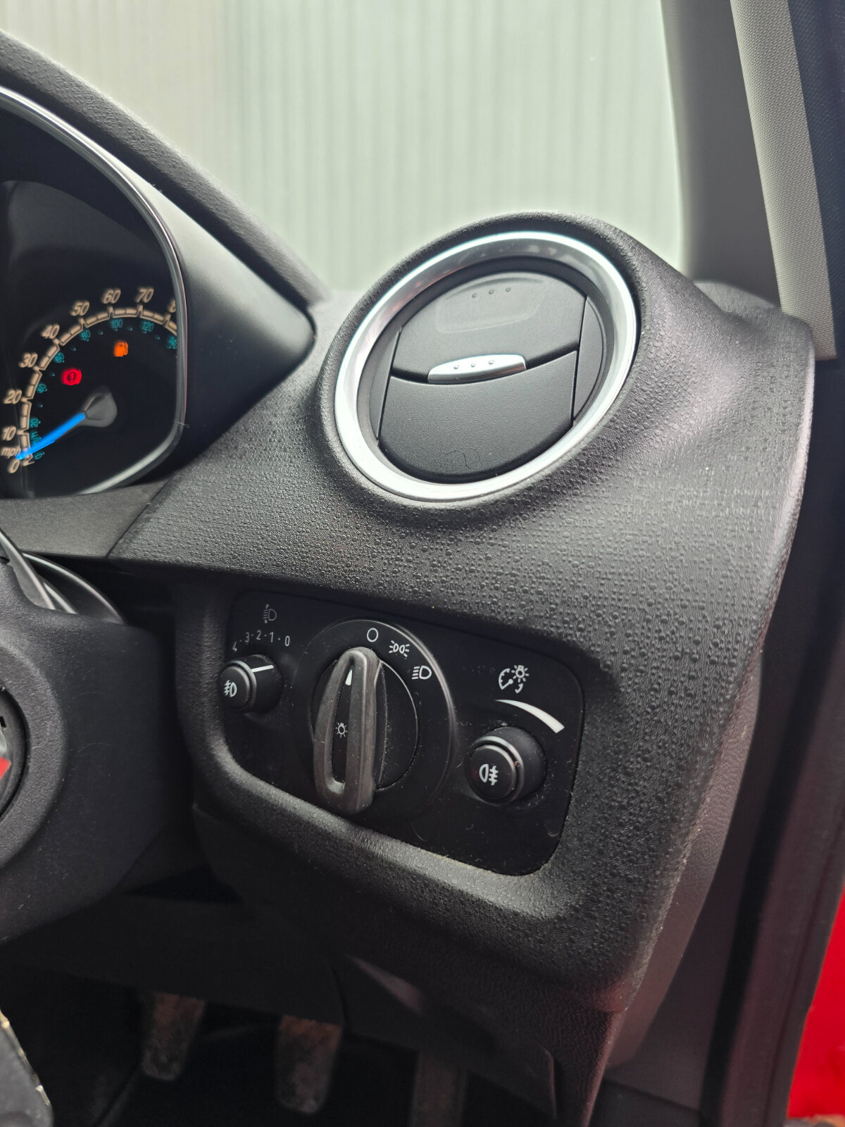 2014 Ford Fiesta ZETEC 1.2 PETROL - Image 17