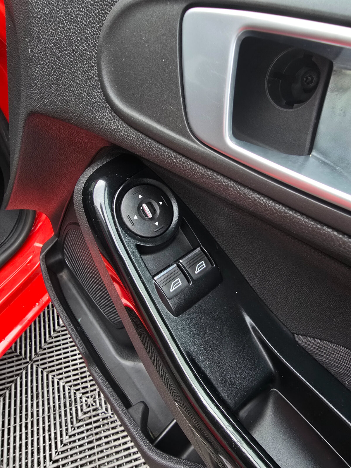2014 Ford Fiesta ZETEC 1.2 PETROL - Image 19