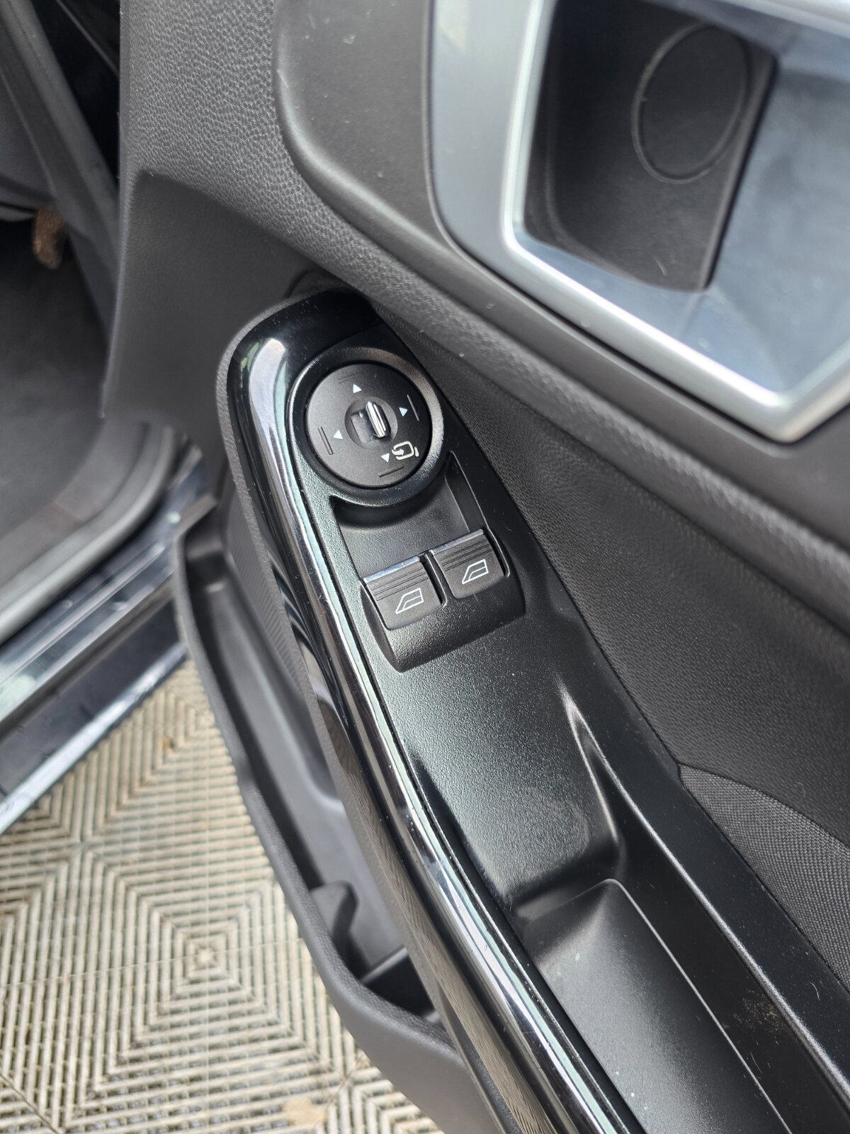 2014 Ford Fiesta TITANIUM 1.0 PETROL - Image 20