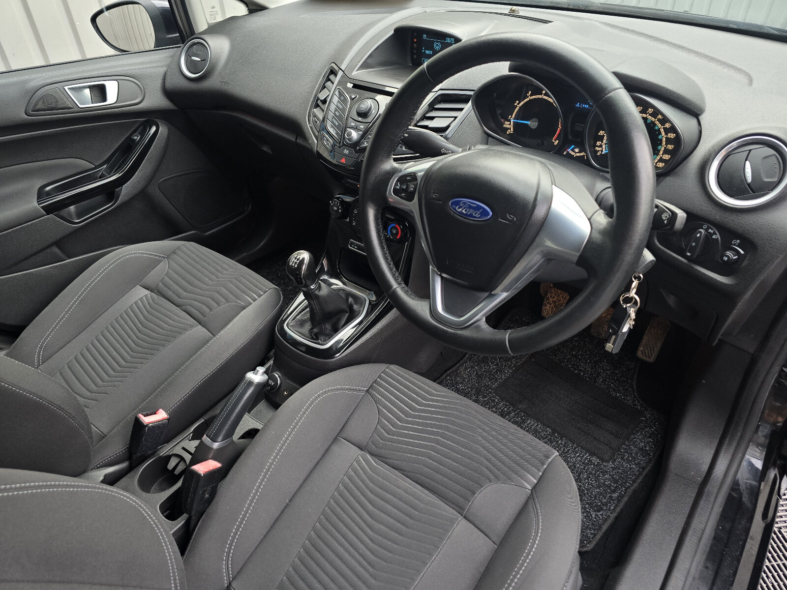 2014 Ford Fiesta ZETEC 1.0 PETROL - Image 11